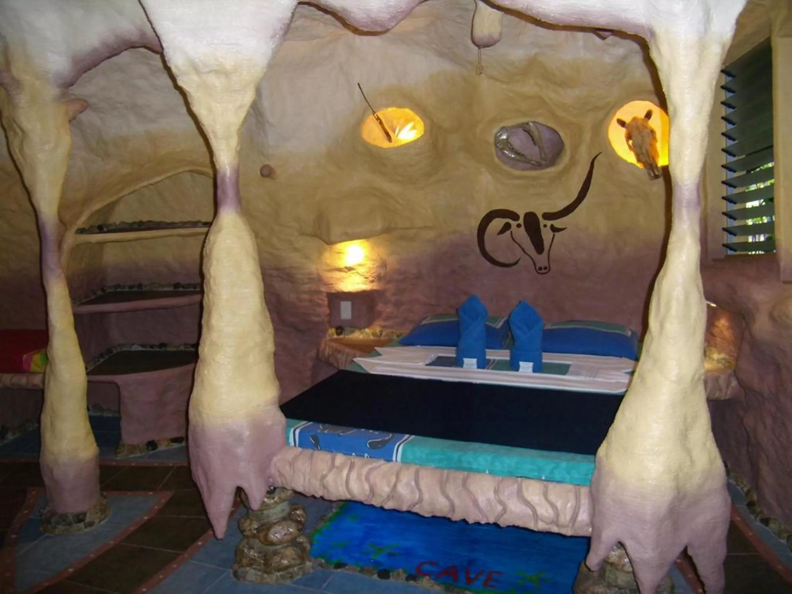 Bed in Takatuka Beach Resort