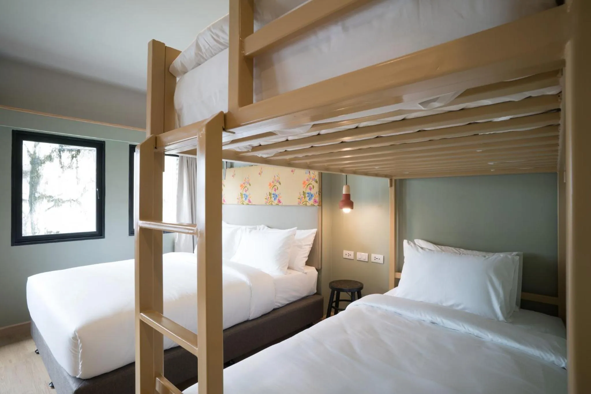 Shower, Bed in The Blanket Hotel Phuket Old Town