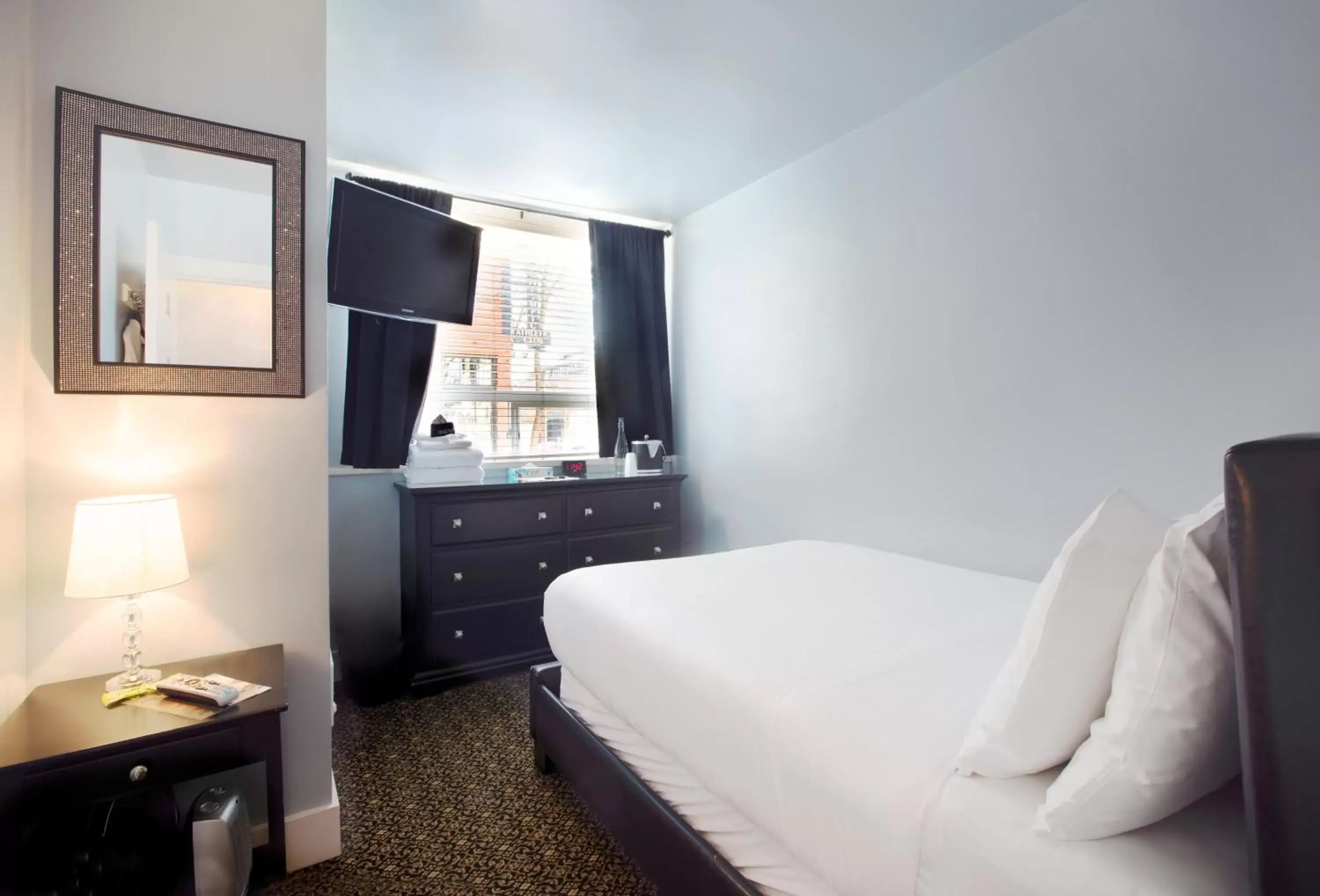 Bed in Ballard Inn Bed in Ballard Inn