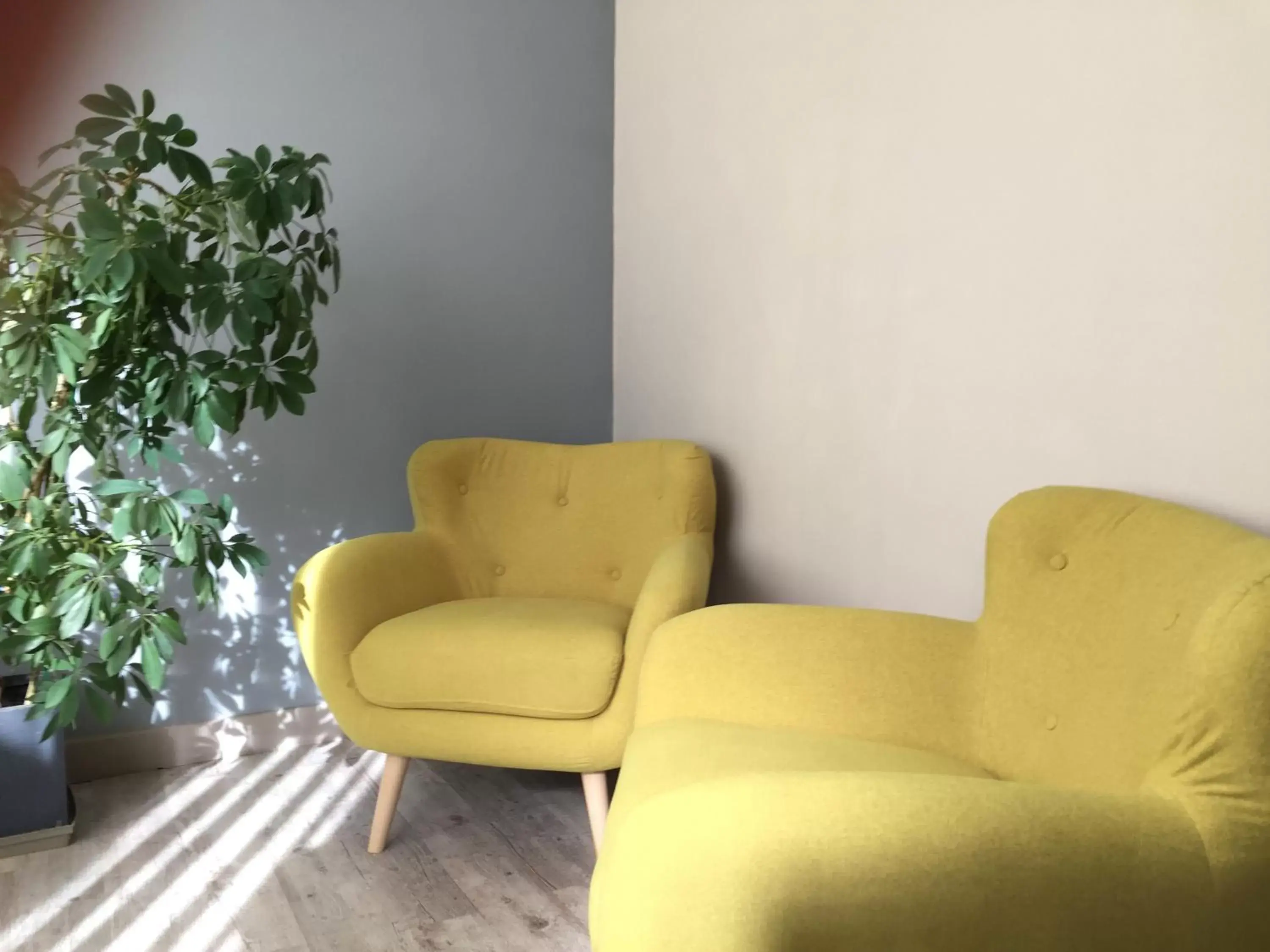 Communal lounge/ TV room, Seating Area in Hôtel de L'Avenue