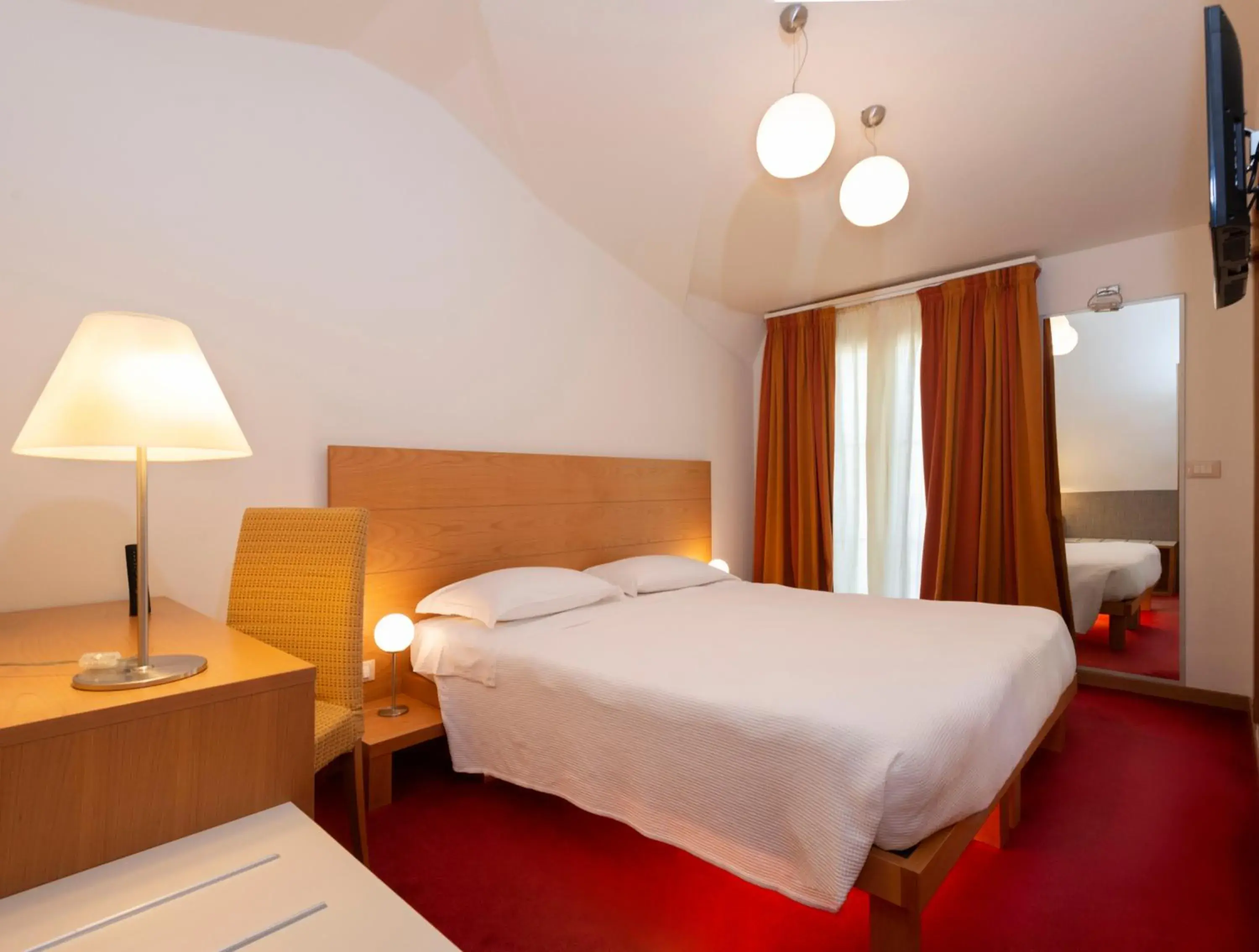 Photo of the whole room, Bed in Accademia Hotel