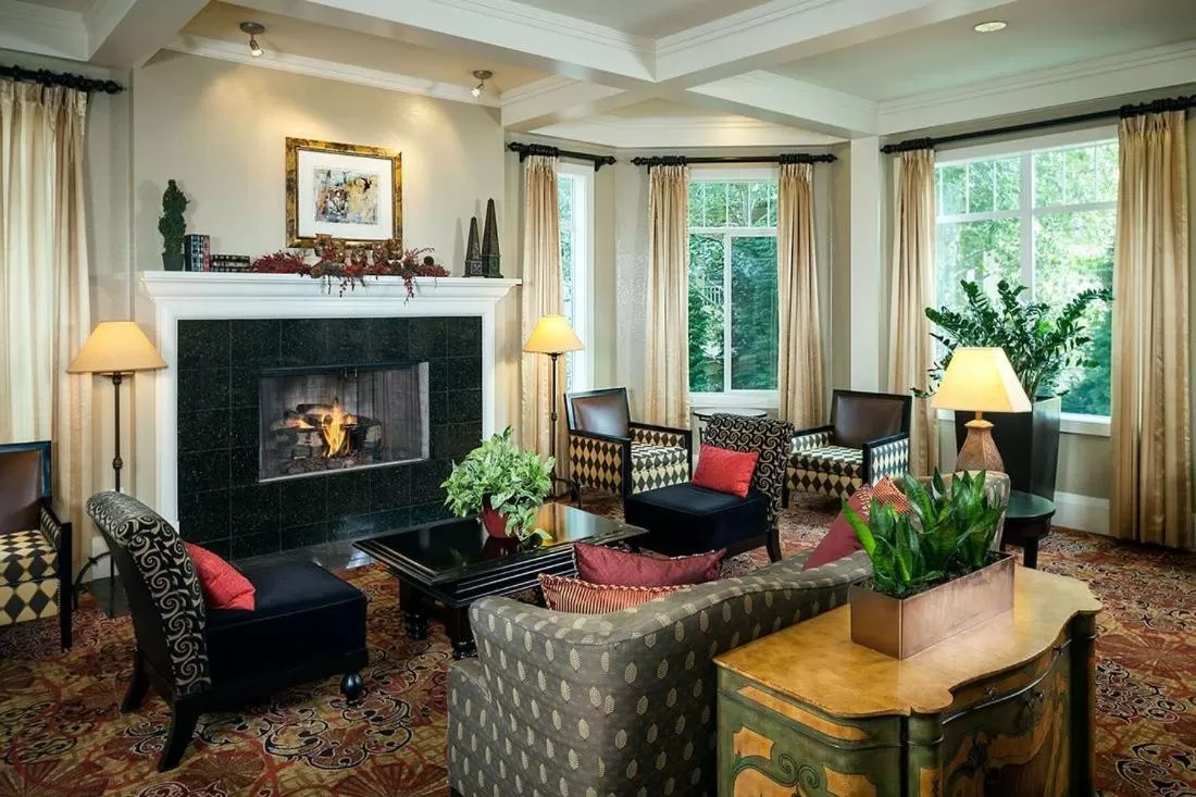 Lobby or reception in Plaza Inn & Suites at Ashland Creek