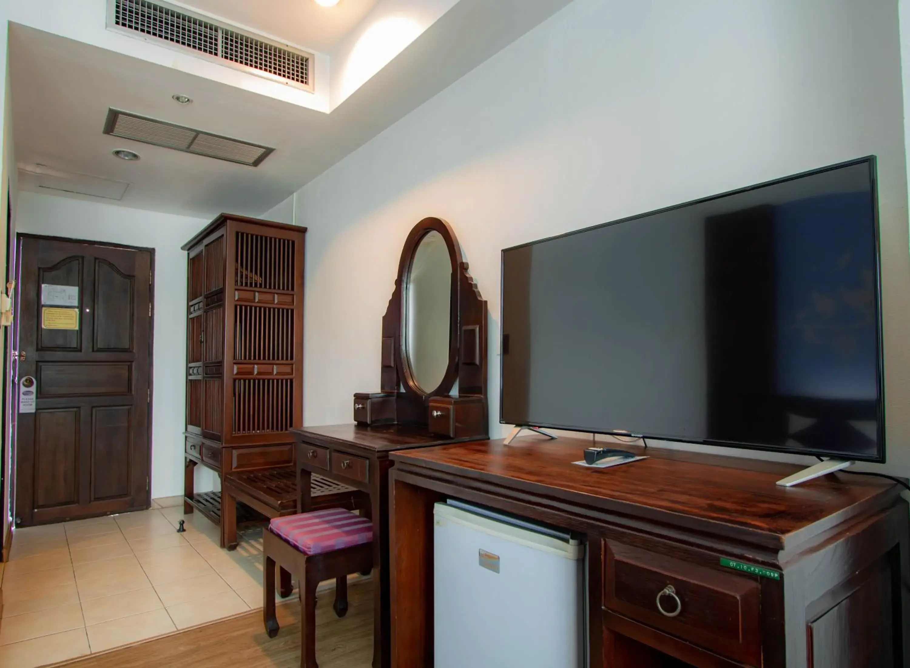 TV and multimedia, TV/Entertainment Center in Eurana Boutique Hotel
