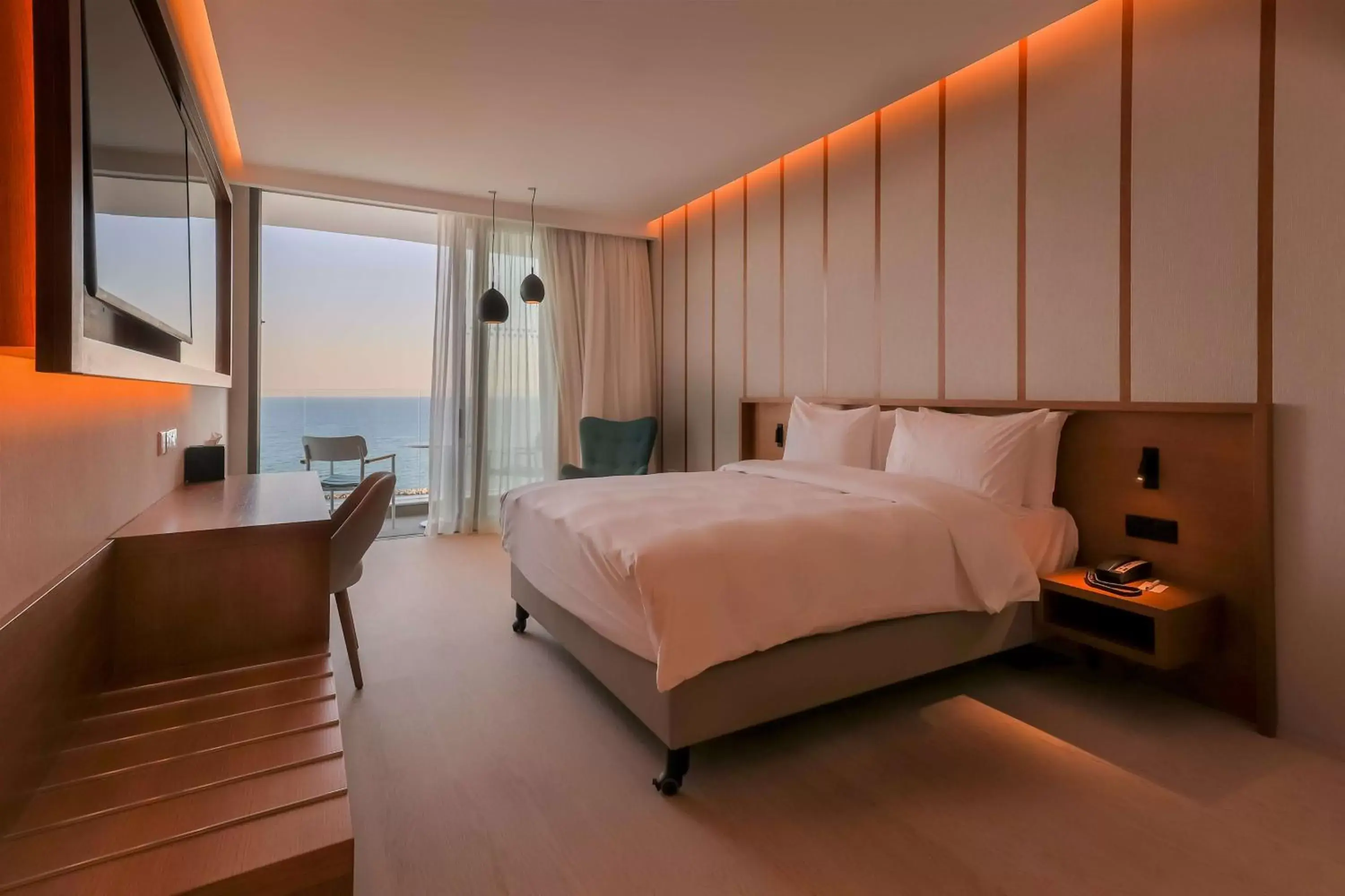 Bedroom, Bed in Radisson Beach Resort Larnaca