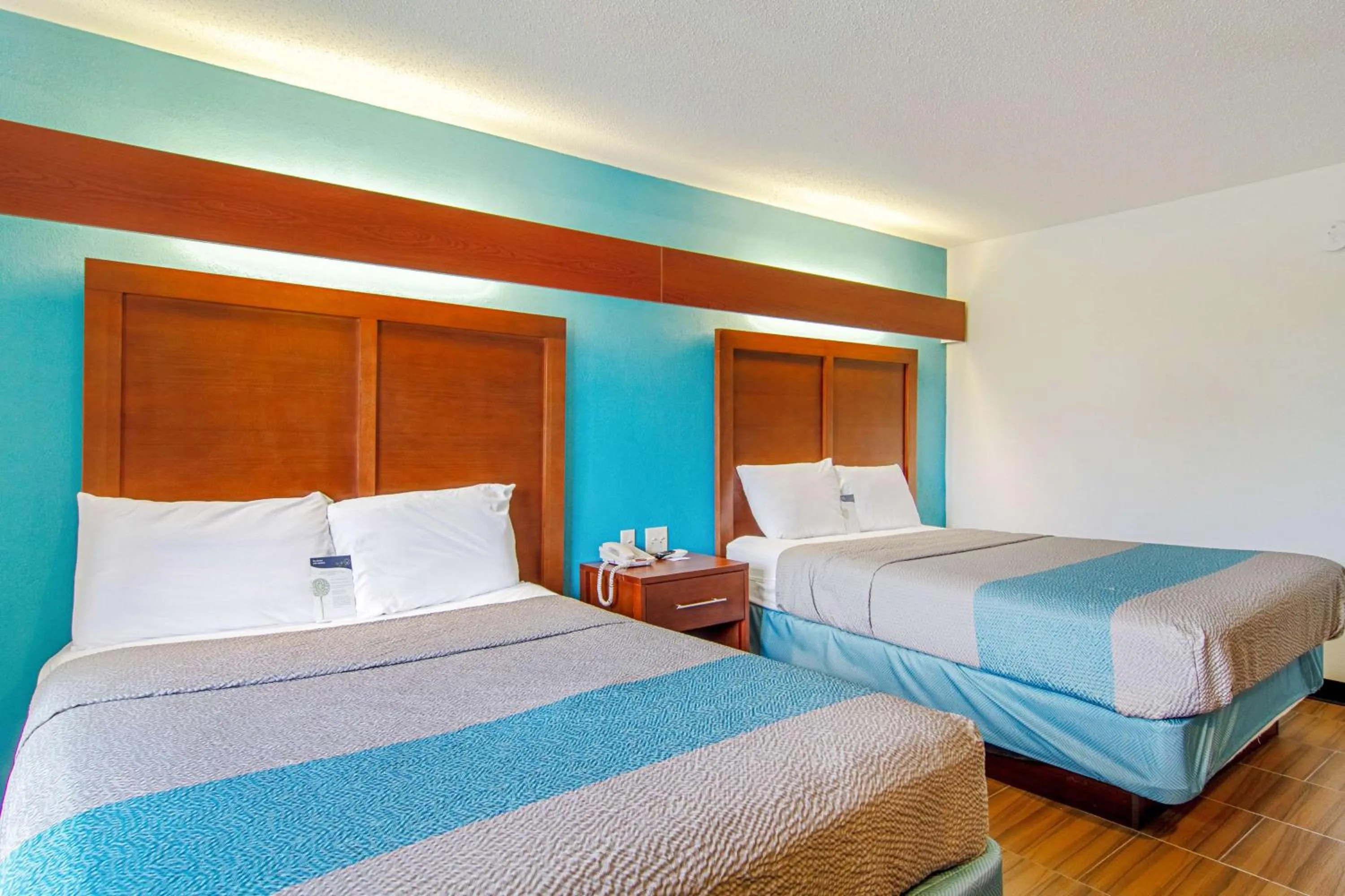 Photo of the whole room, Bed in Americas Best Value Inn & Suites Brunswick