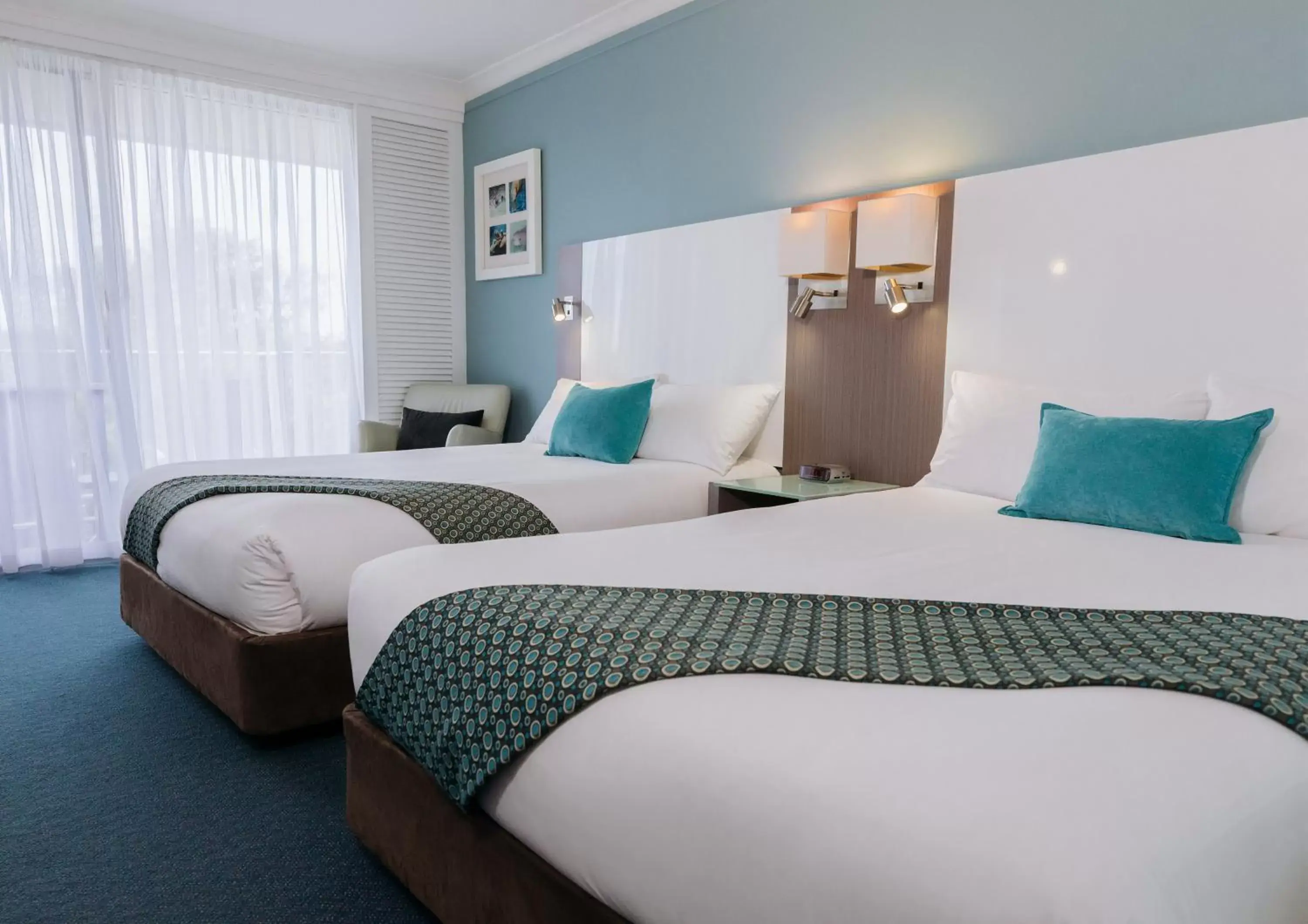 Photo of the whole room, Bed in Sea World Resort