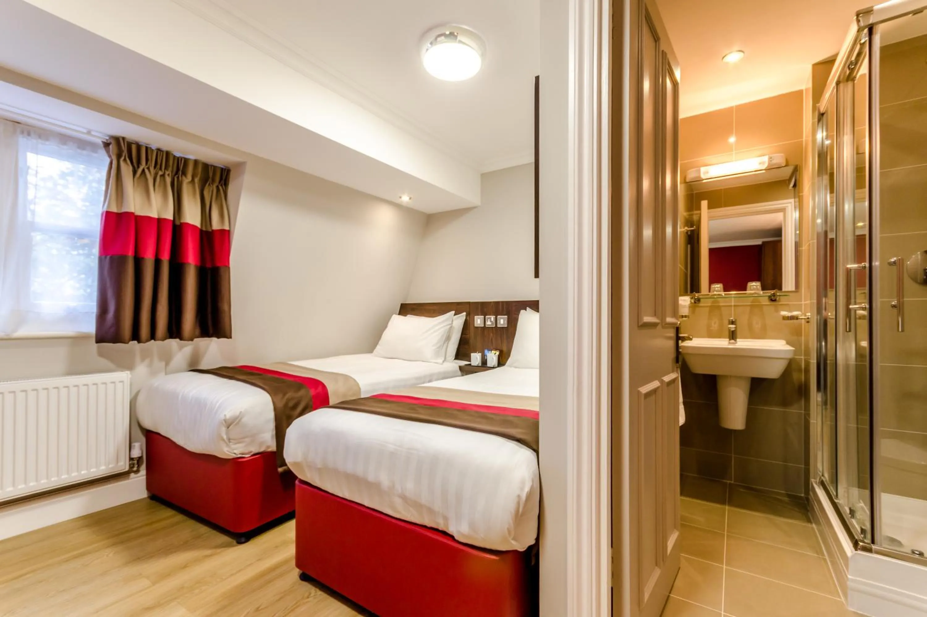 Bed in Royal Cambridge Hotel