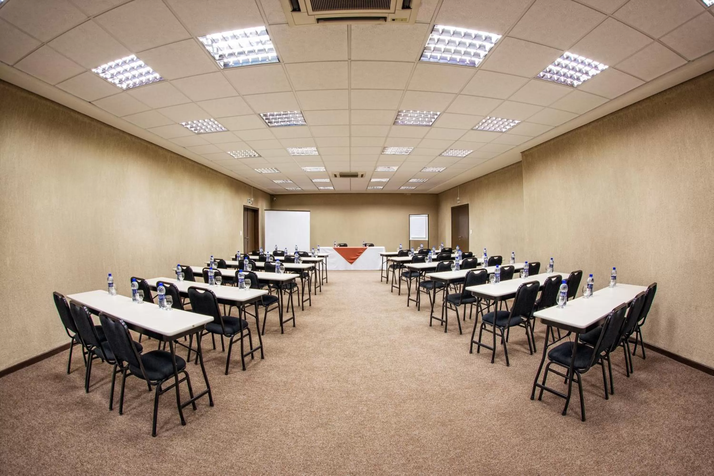 Meeting/conference room in Hotel Campo Largo Comfort