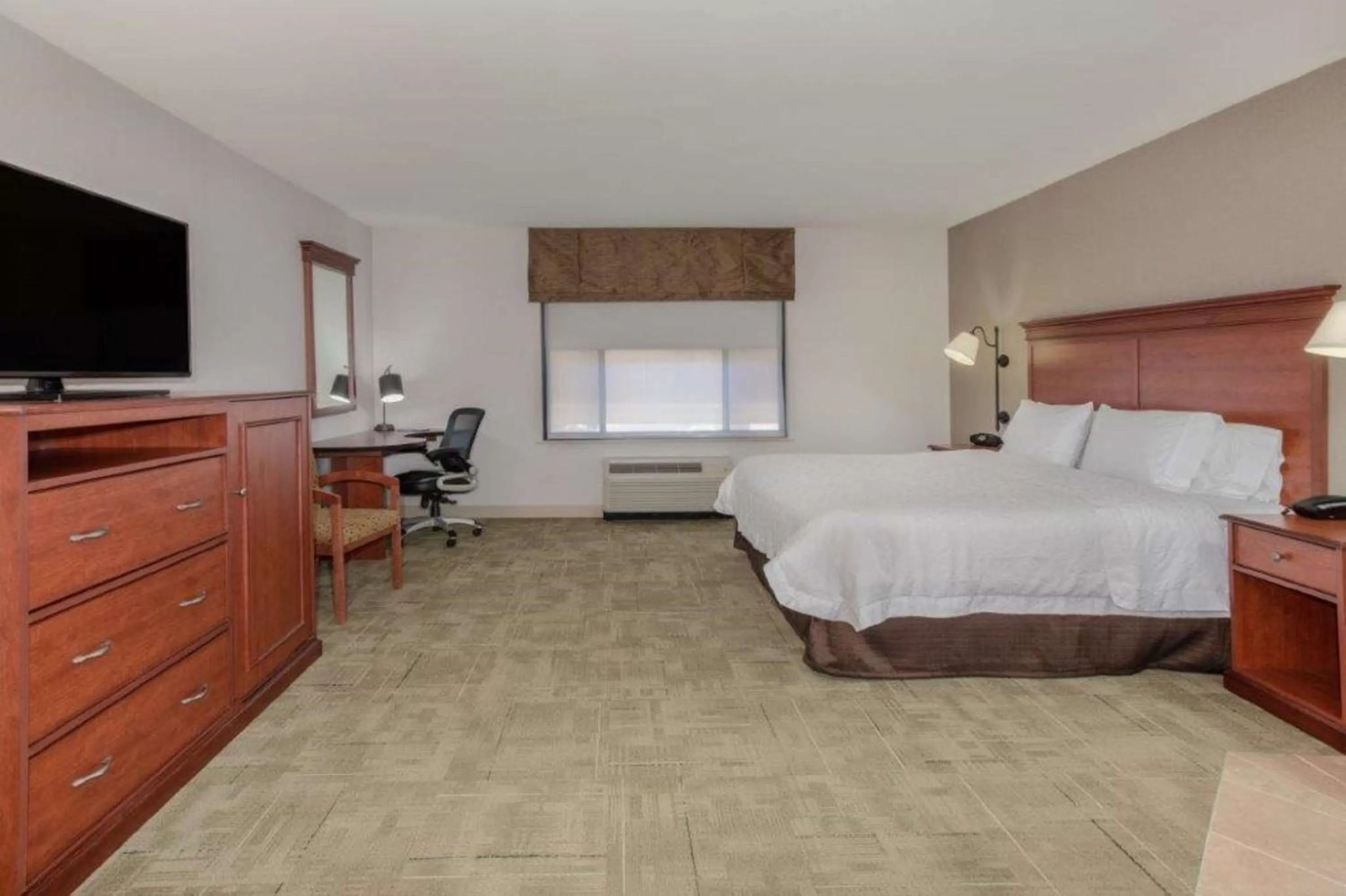 Bedroom, Bed in Hampton Inn Rock Springs