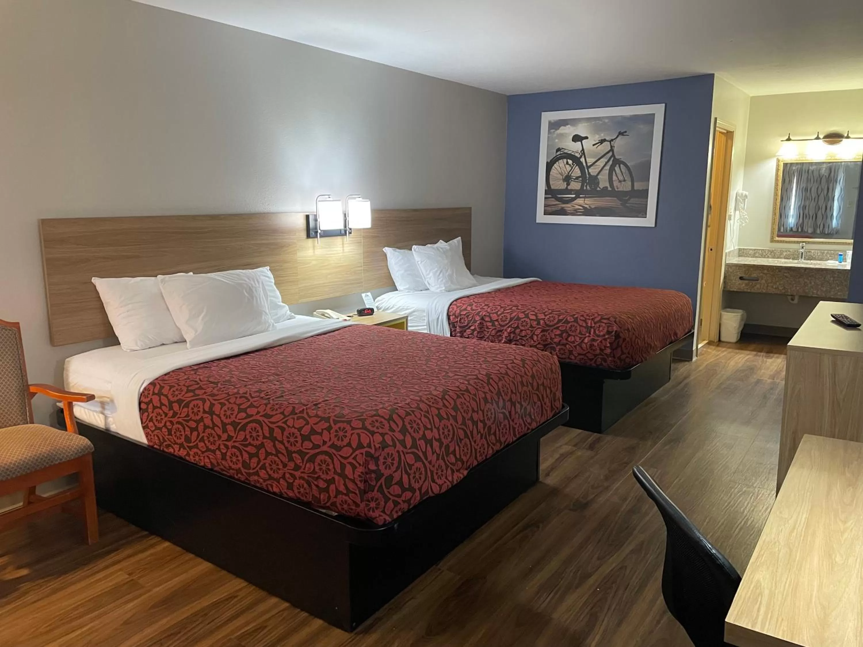 Bedroom, Bed in Days Inn by Wyndham Portland/Corpus Christi