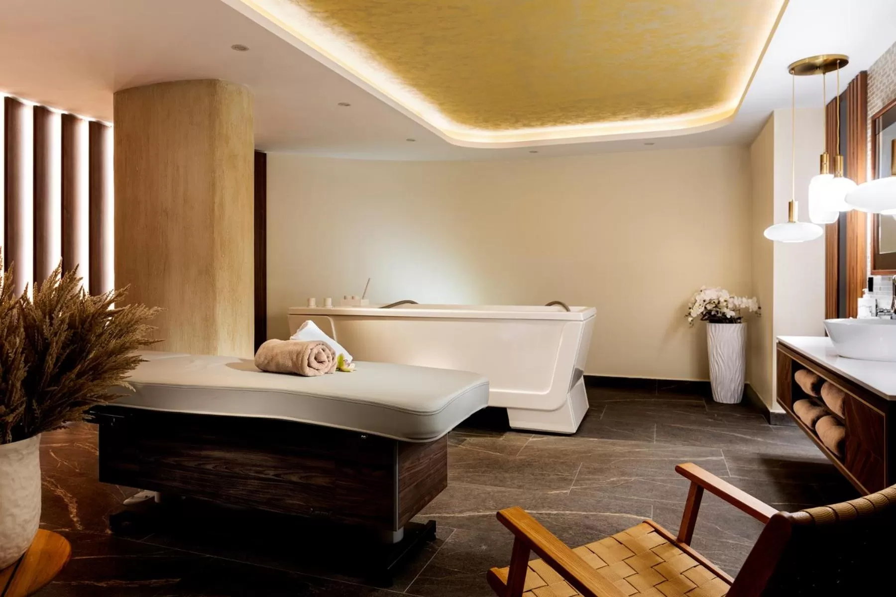 Massage, Bed in Kings' Valley Medical & Spa Hotel