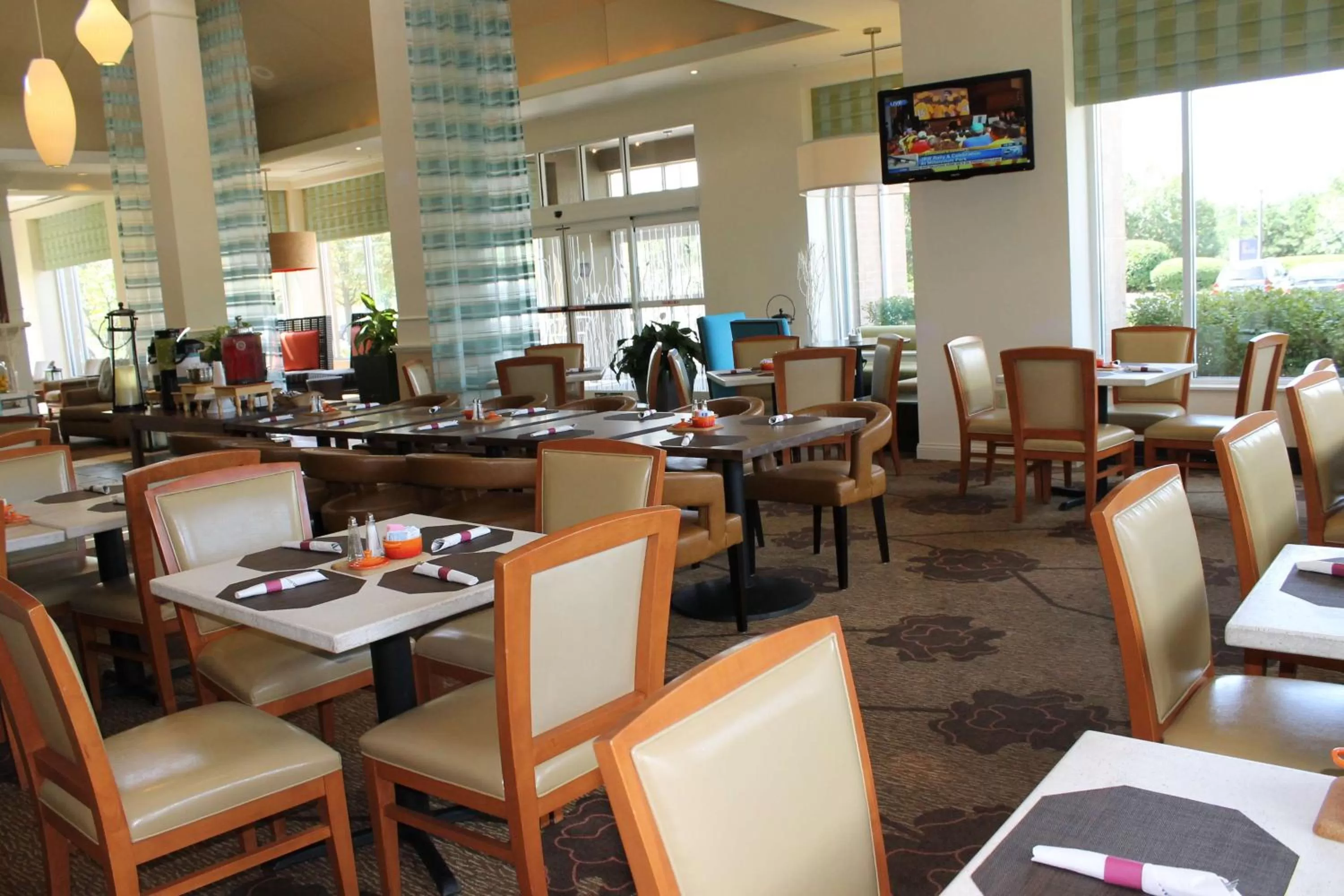 Restaurant/places to eat in Hilton Garden Inn Addison