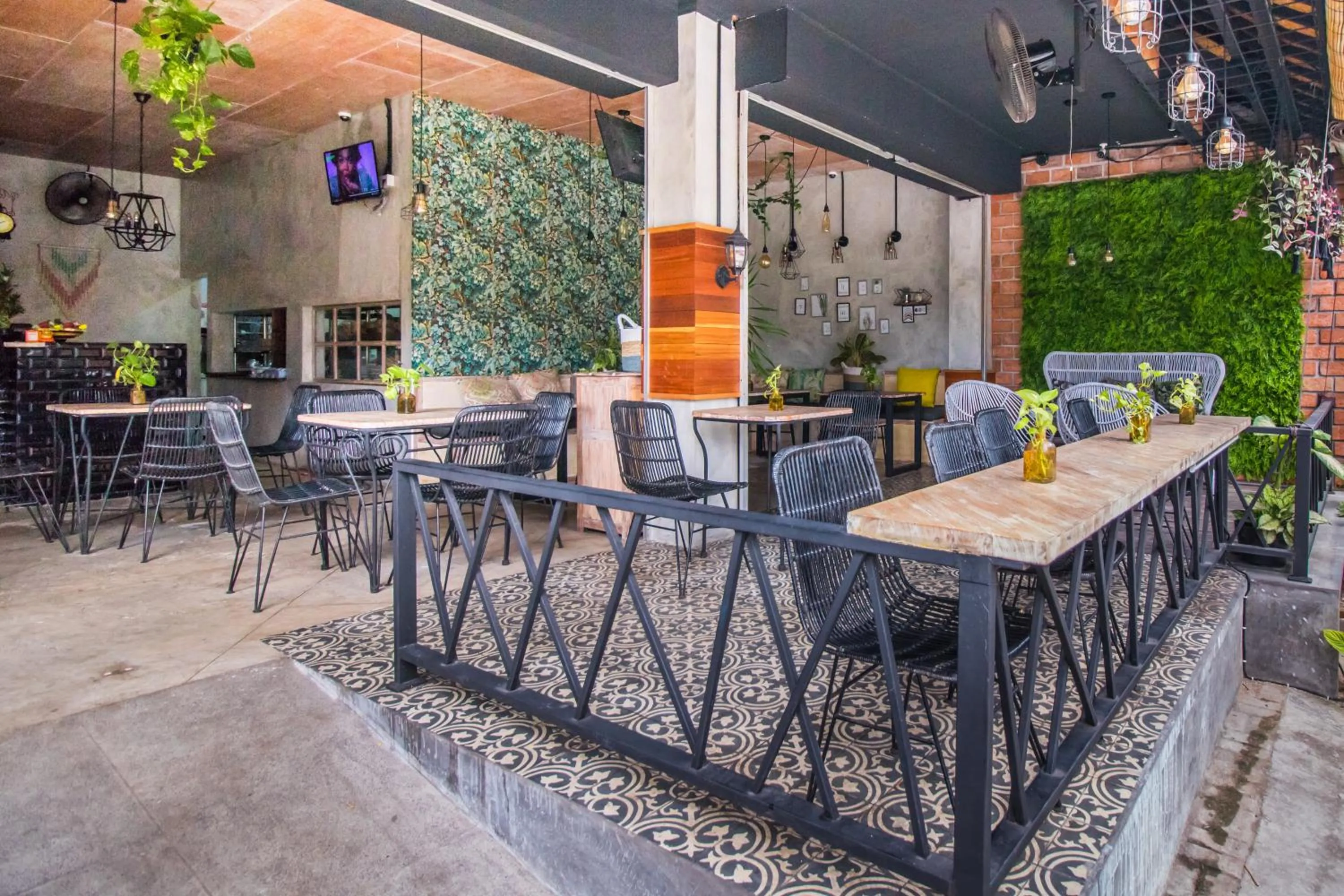 Restaurant/places to eat in Gemini Star Hotel Kuta