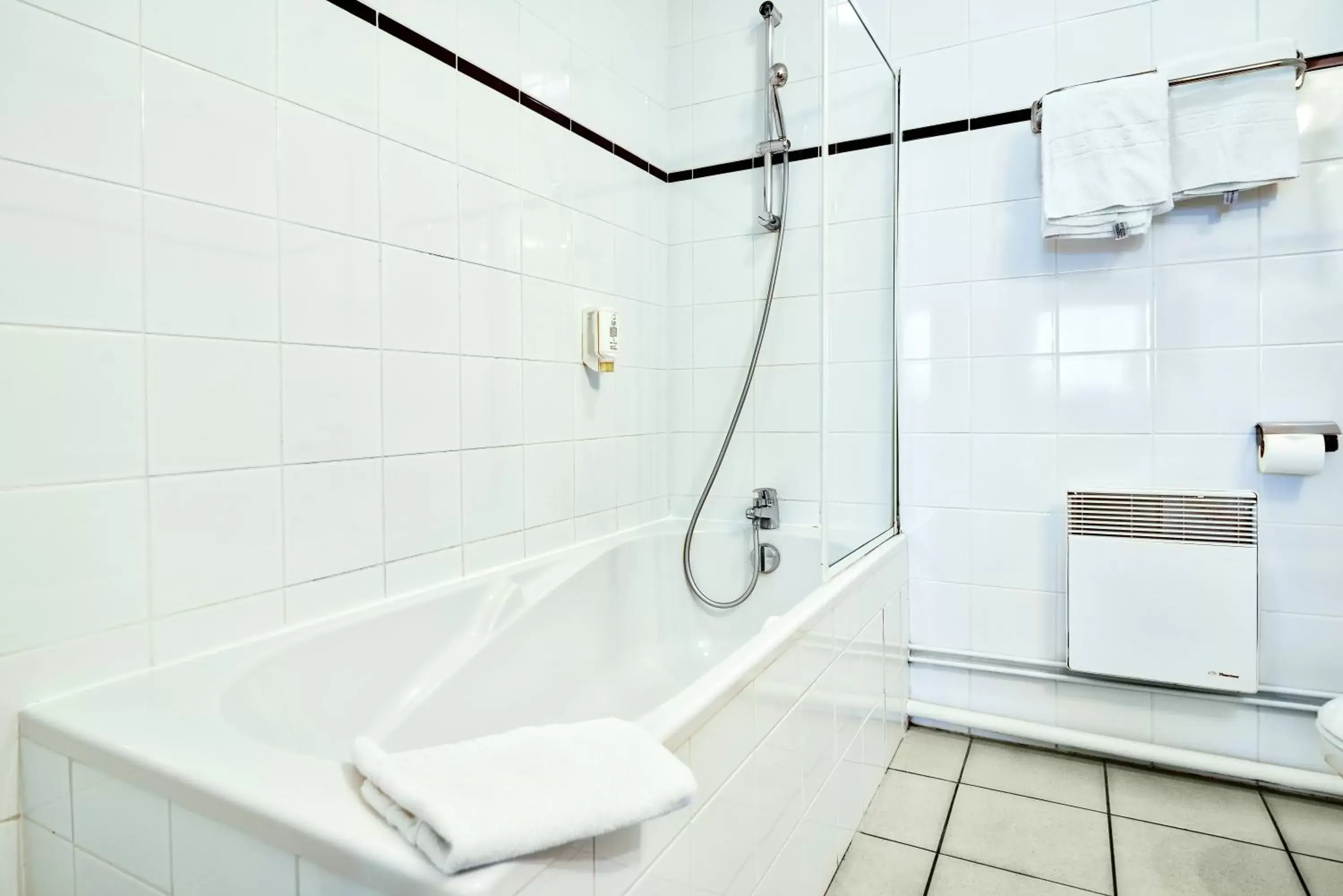 Bathroom in Zenitude Hôtel-Résidences Béziers Centre