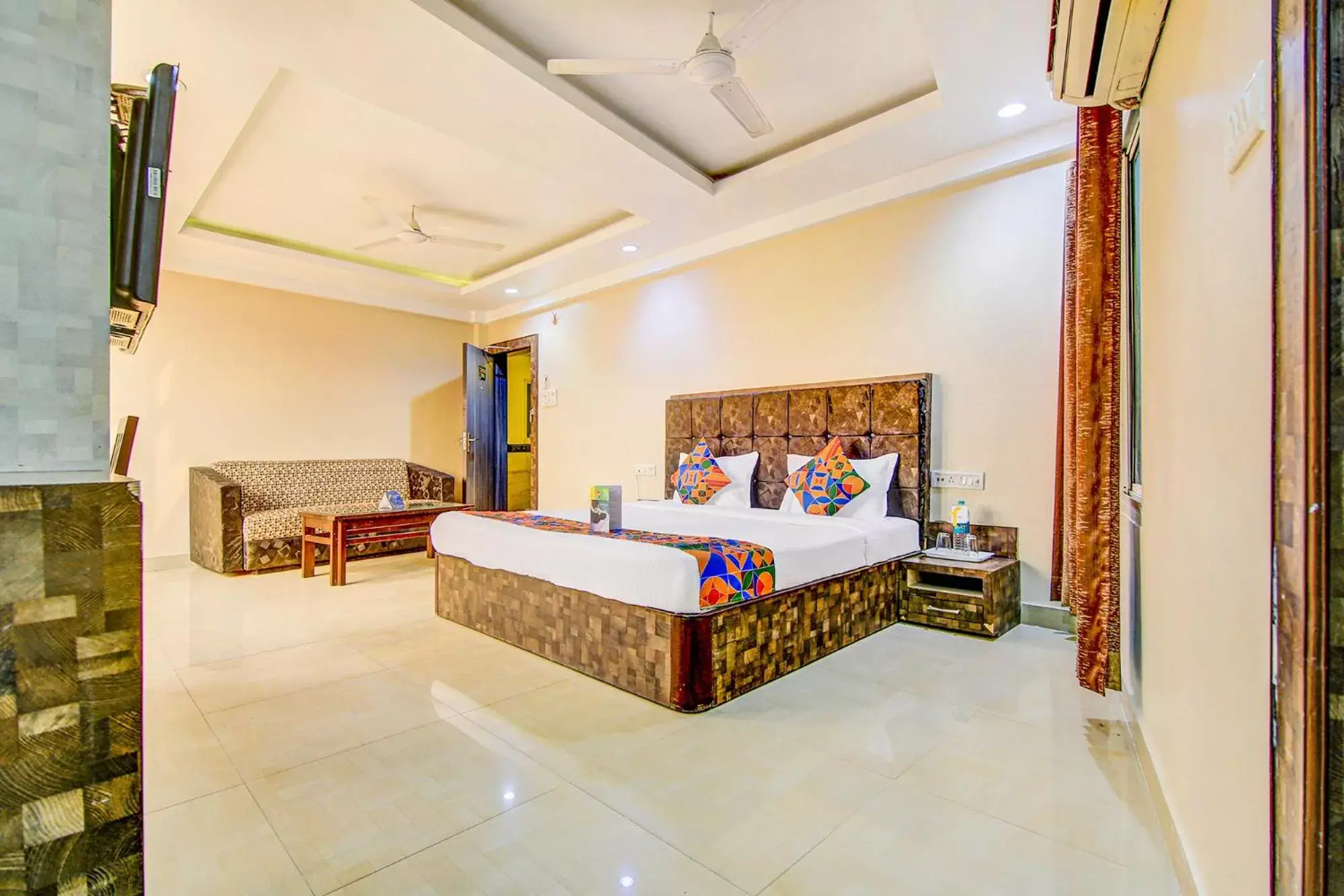 Bedroom, Bed in FabHotel CT Palace New Market Bedroom, Bed in FabHotel CT Palace New Market