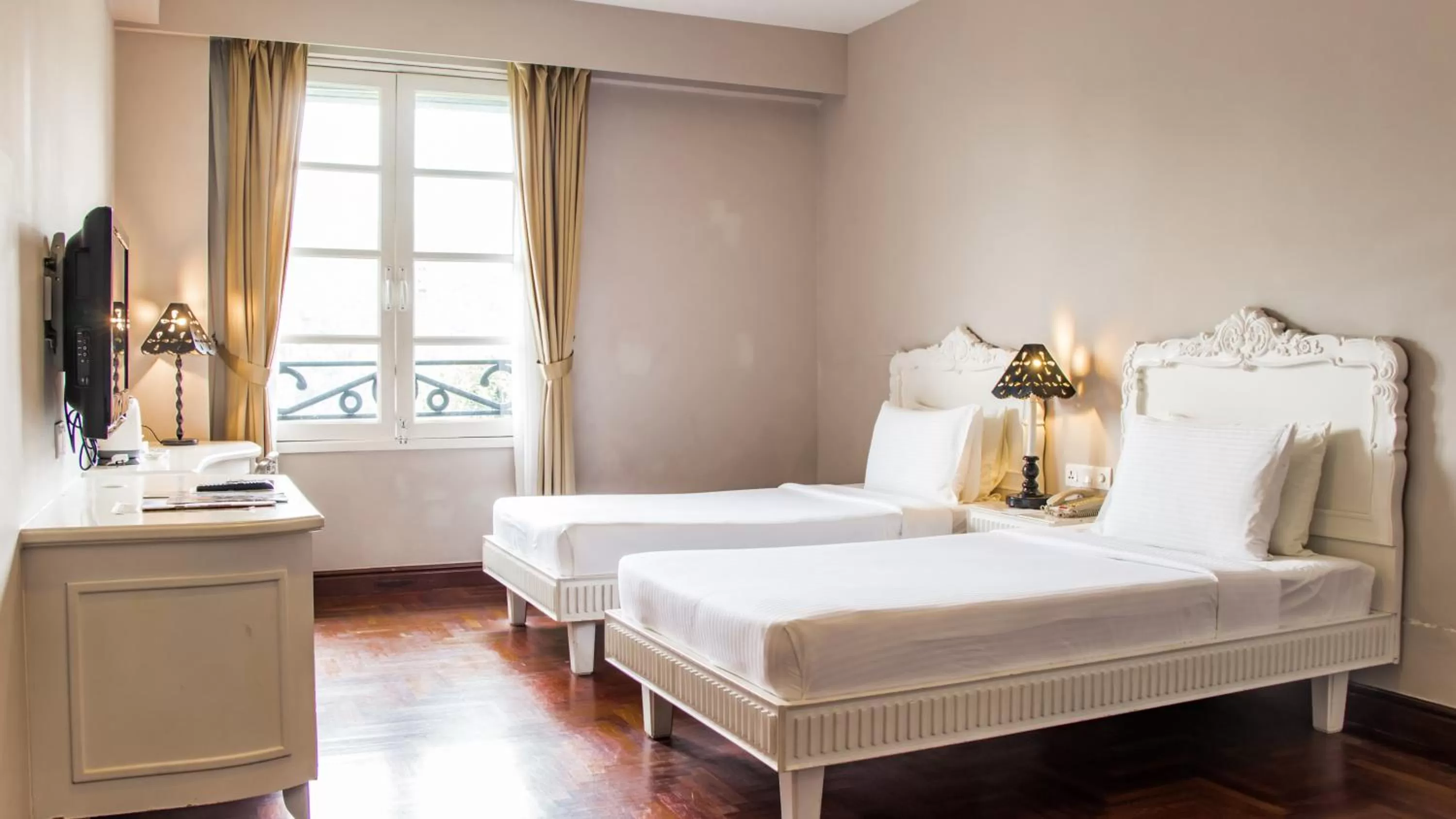 Bedroom, Bed in Colmar Tropicale