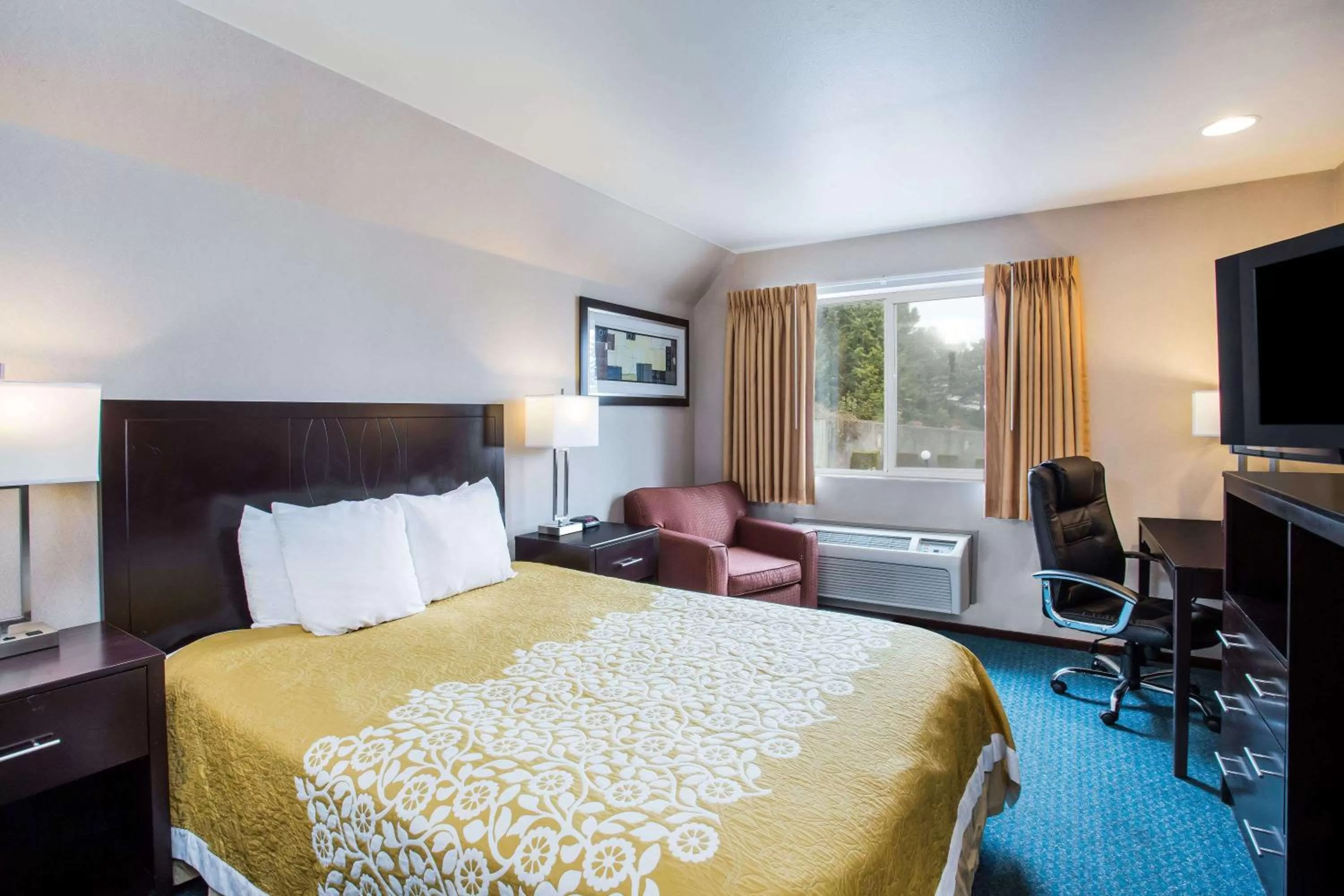 Photo of the whole room, Bed in Days Inn by Wyndham Seattle Aurora