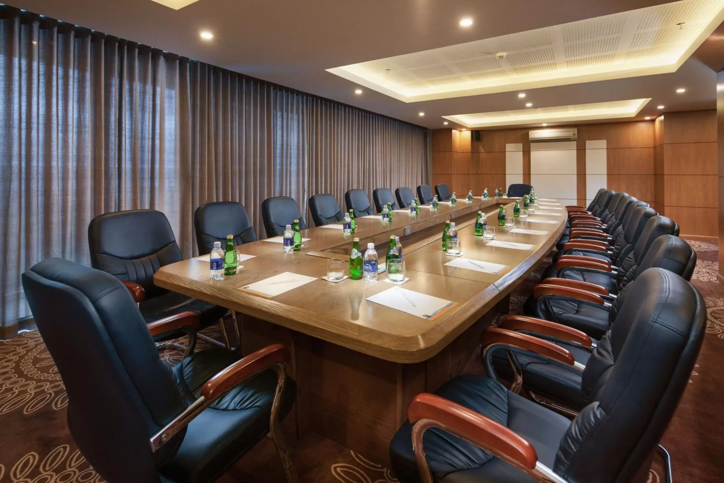 Meeting/conference room in The Oriental Jade Hotel