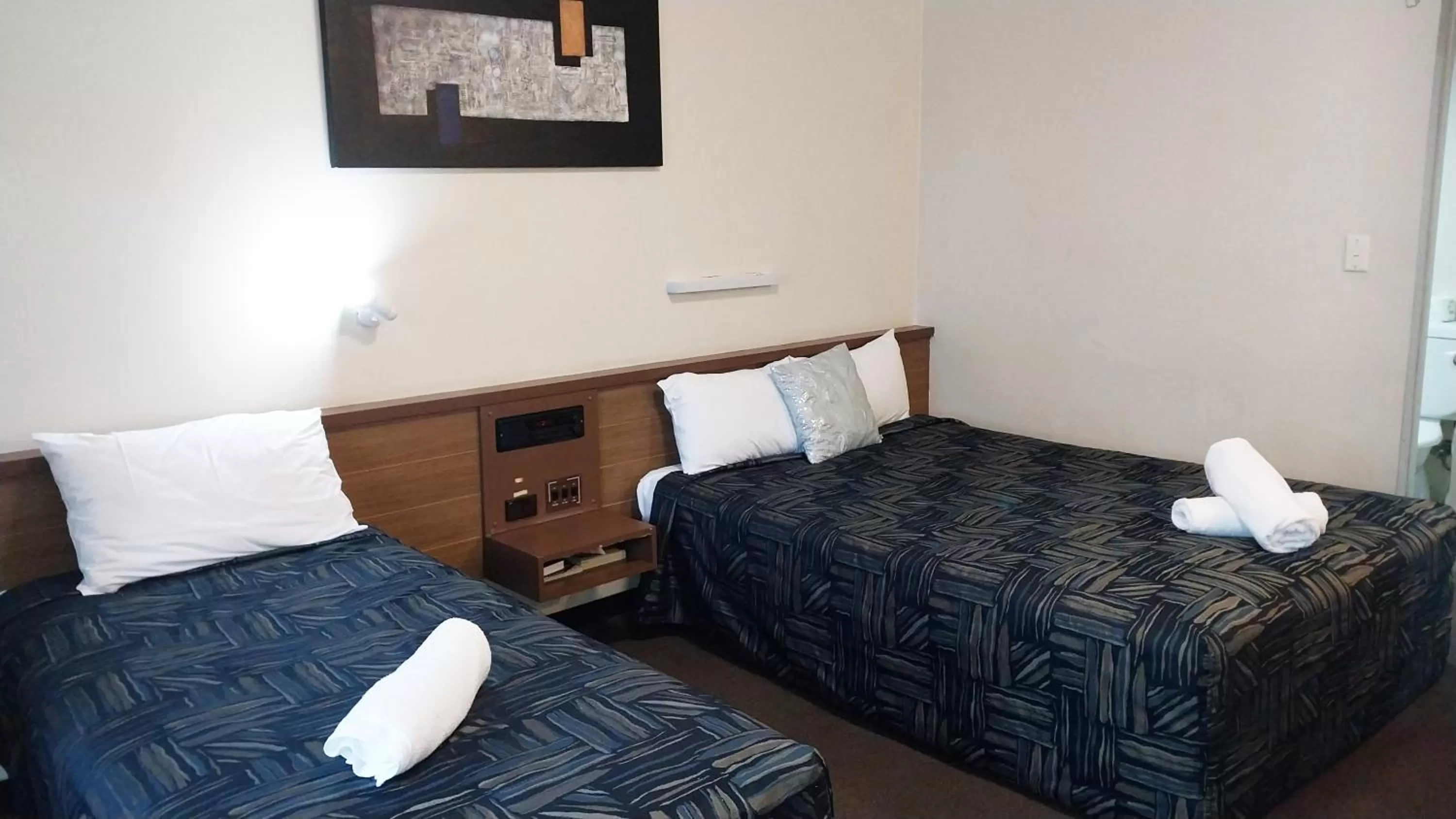 Bedroom, Bed in Miners Lodge Motor Inn