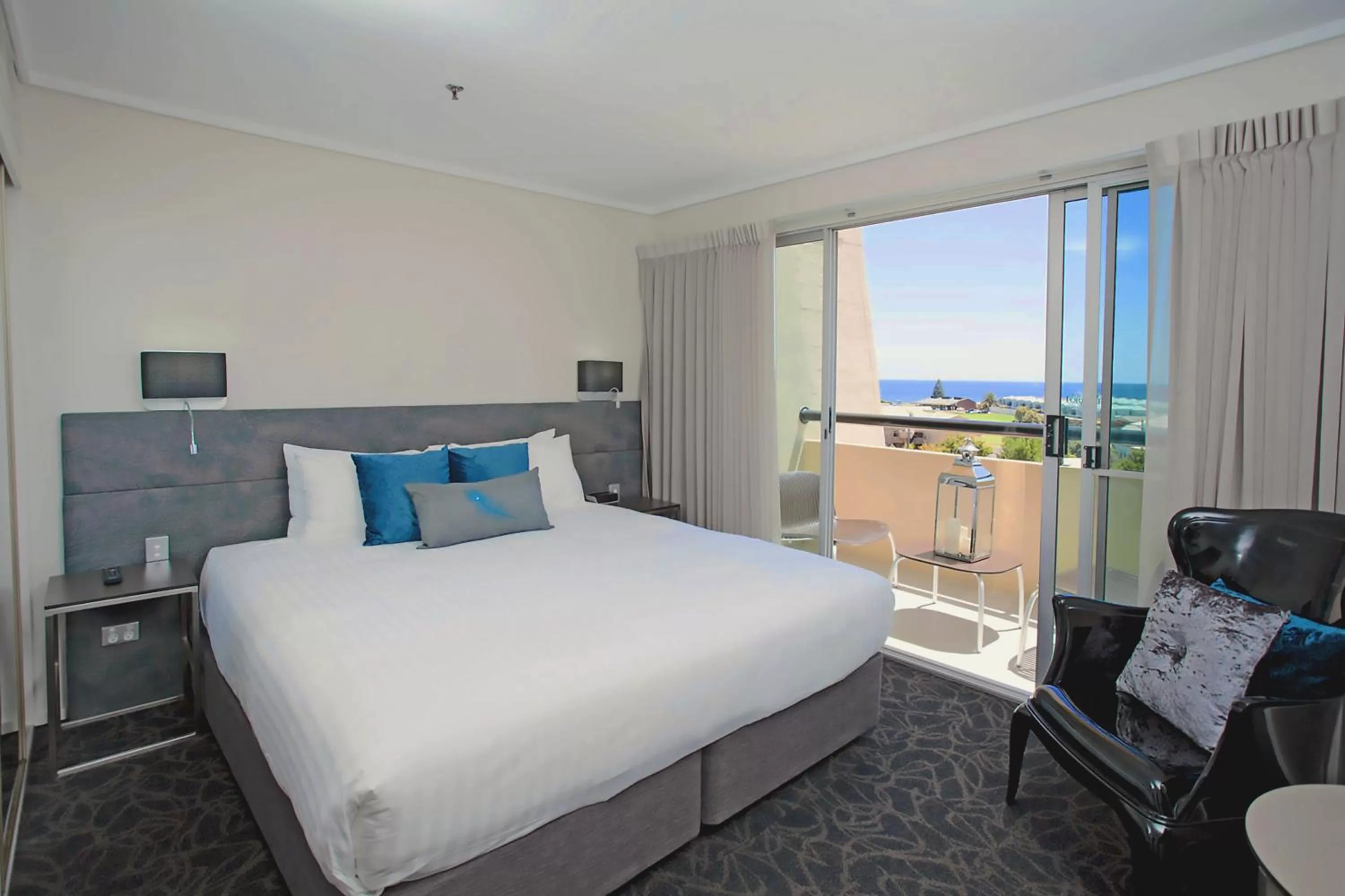 Restaurant/places to eat, Bed in The Lord Forrest Hotel