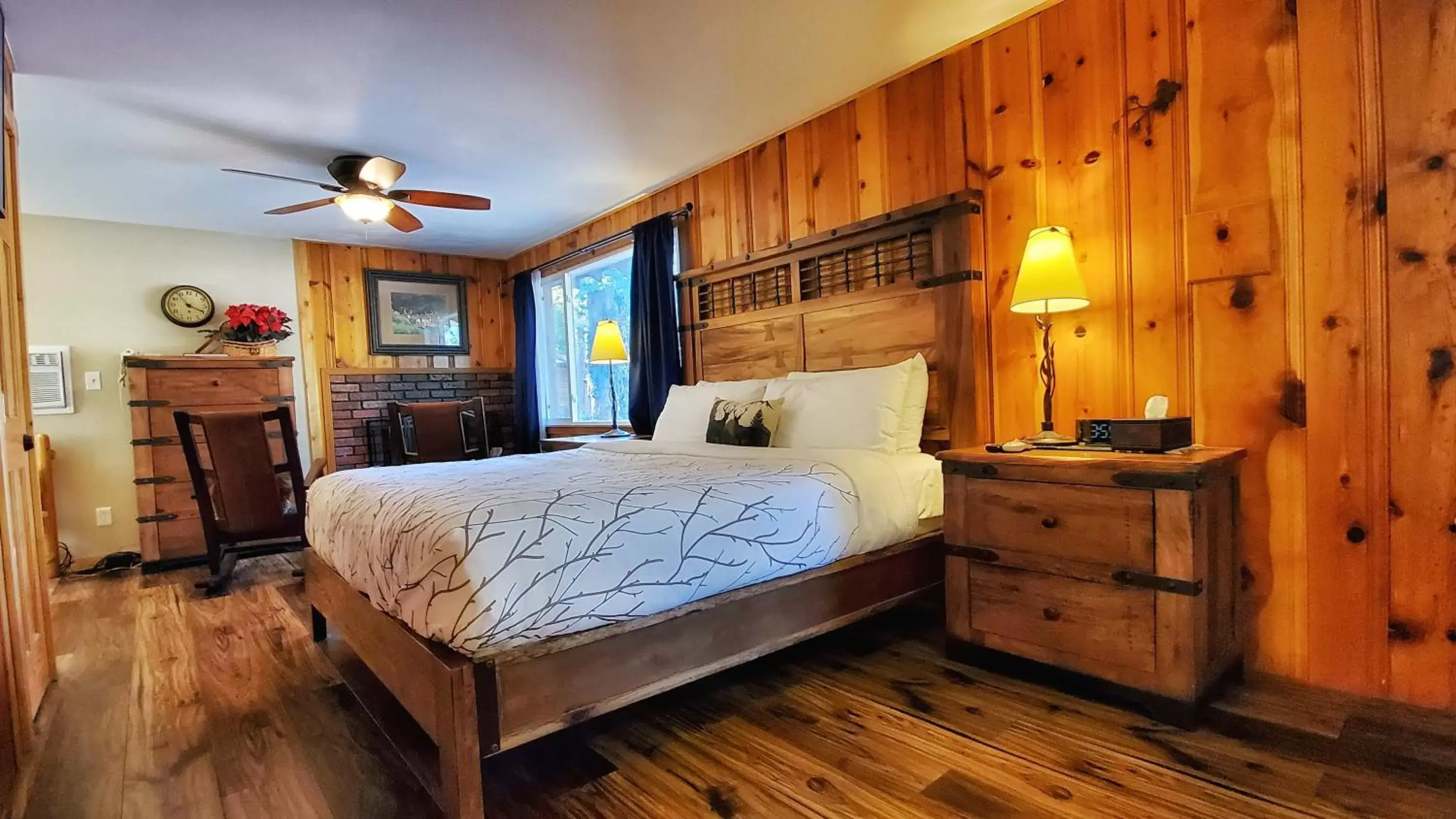 Photo of the whole room, Bed in The Inn on Fall River & Fall River Cabins