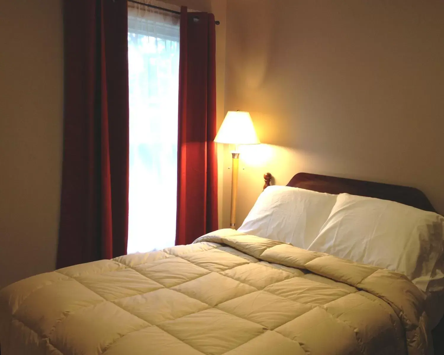 Bedroom in Vinehurst Inn & Suites Bedroom in Vinehurst Inn & Suites