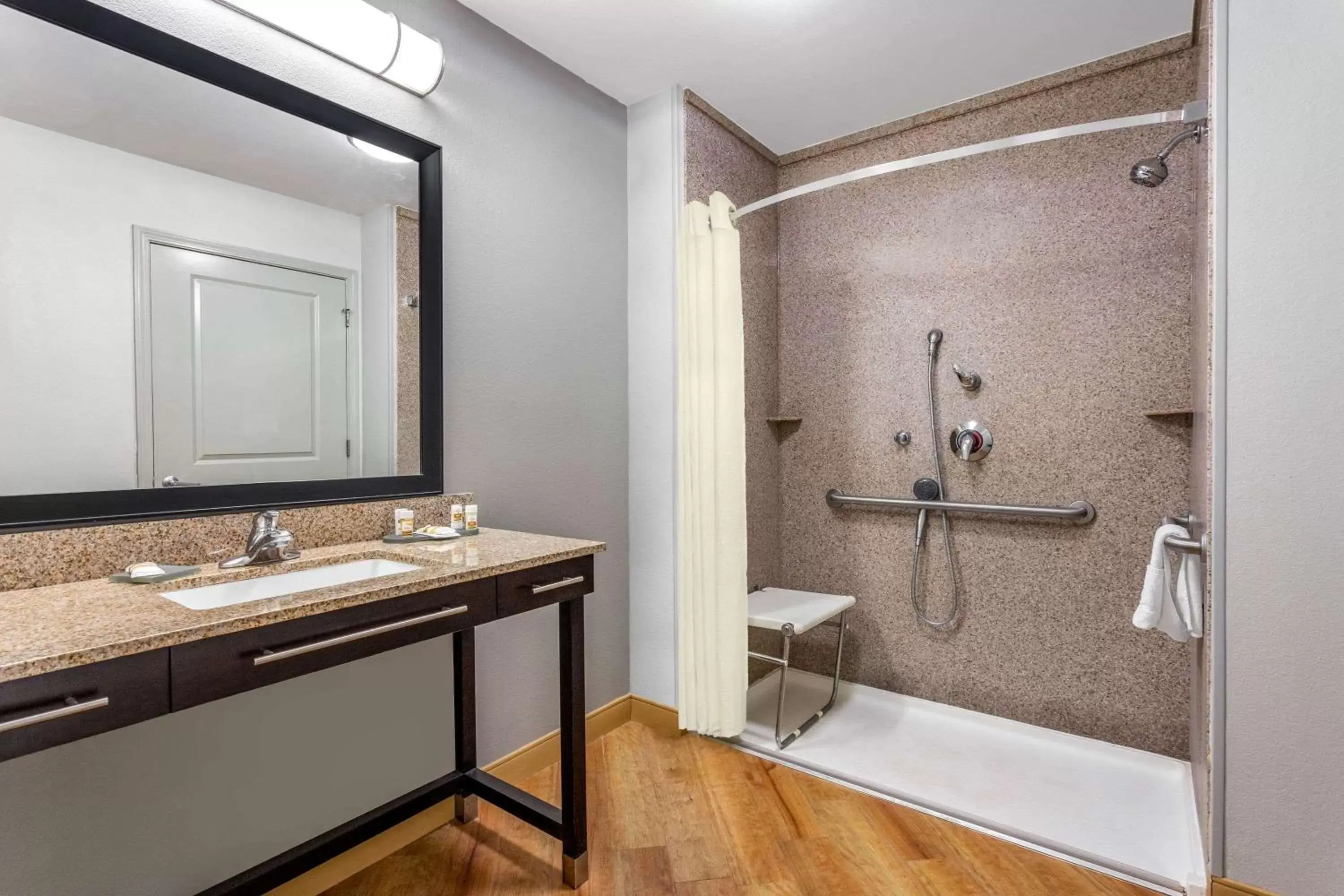 Shower, Bathroom in La Quinta by Wyndham Columbus - Edinburgh
