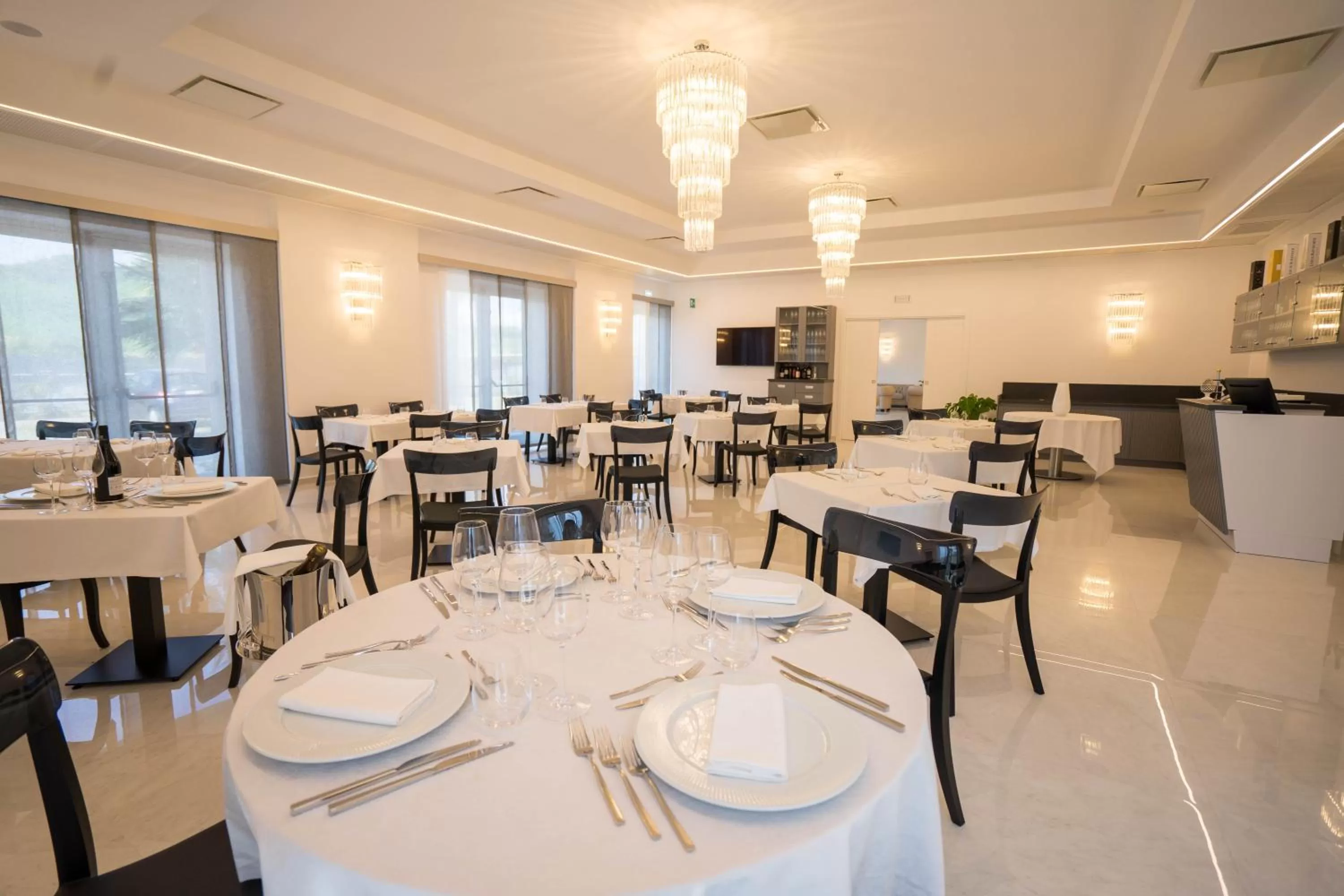 Restaurant/places to eat in PM Hotel