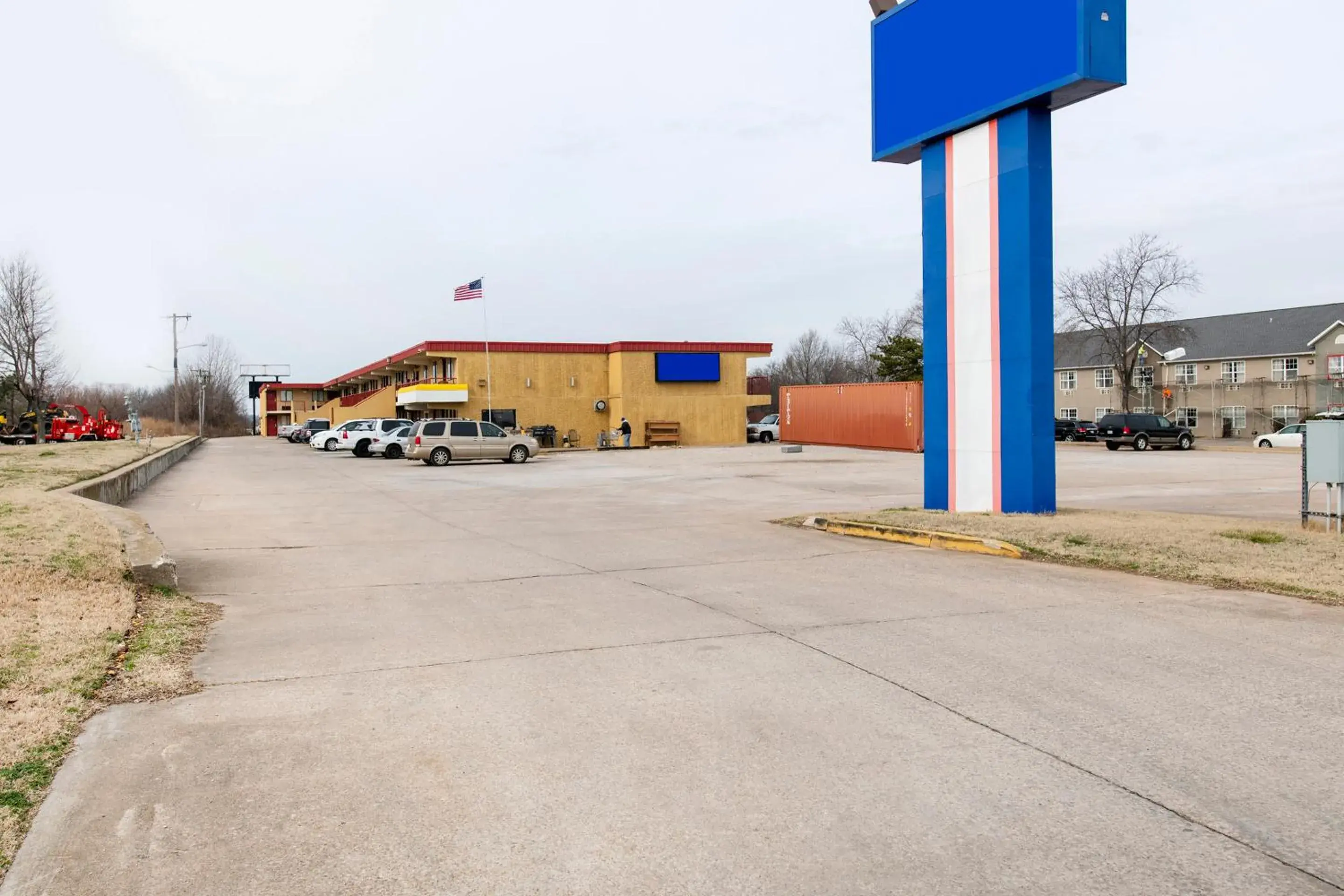 Parking in OYO Hotel Tulsa International Airport