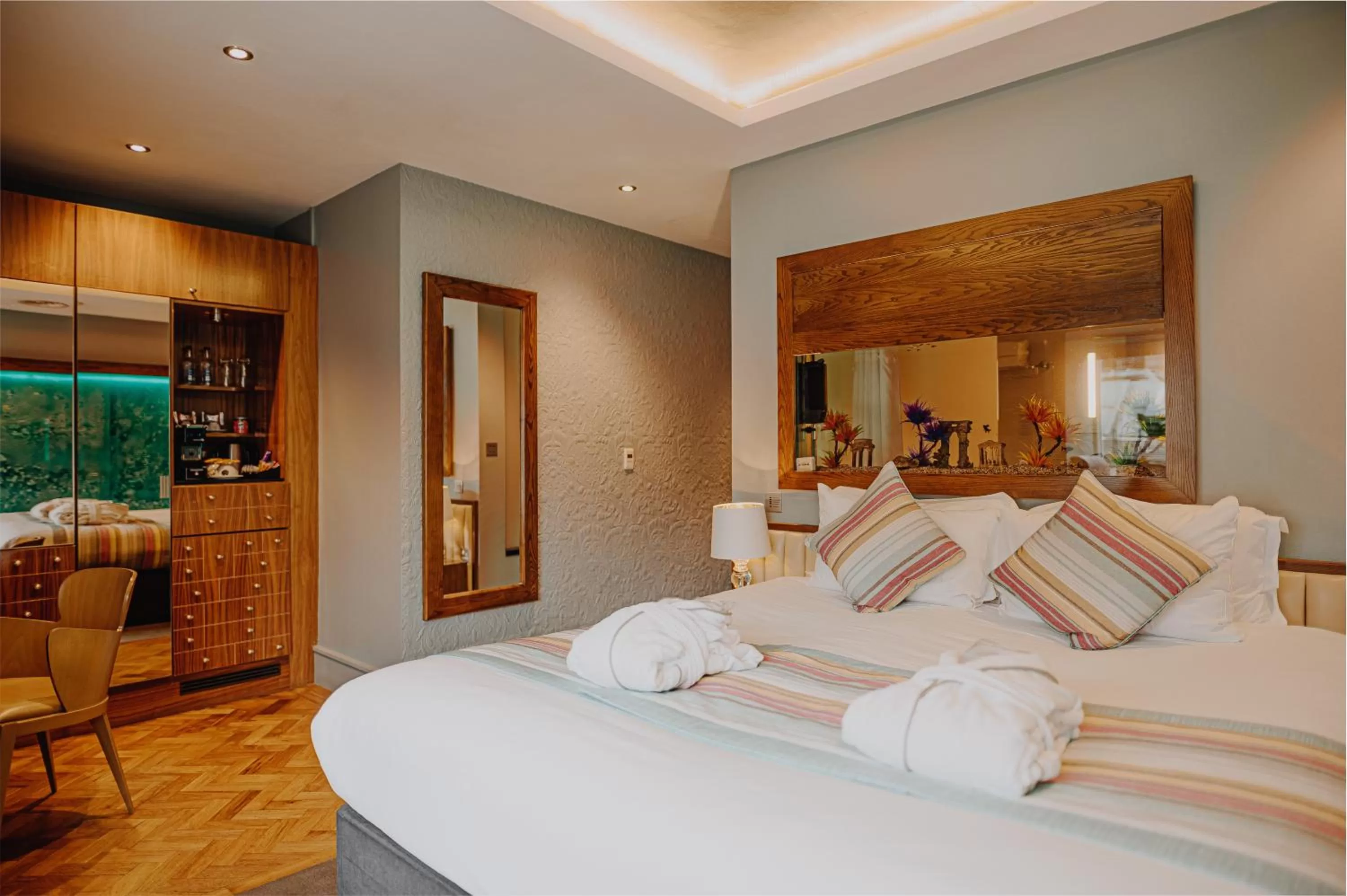 Bedroom, Bed in Le Monde Hotel