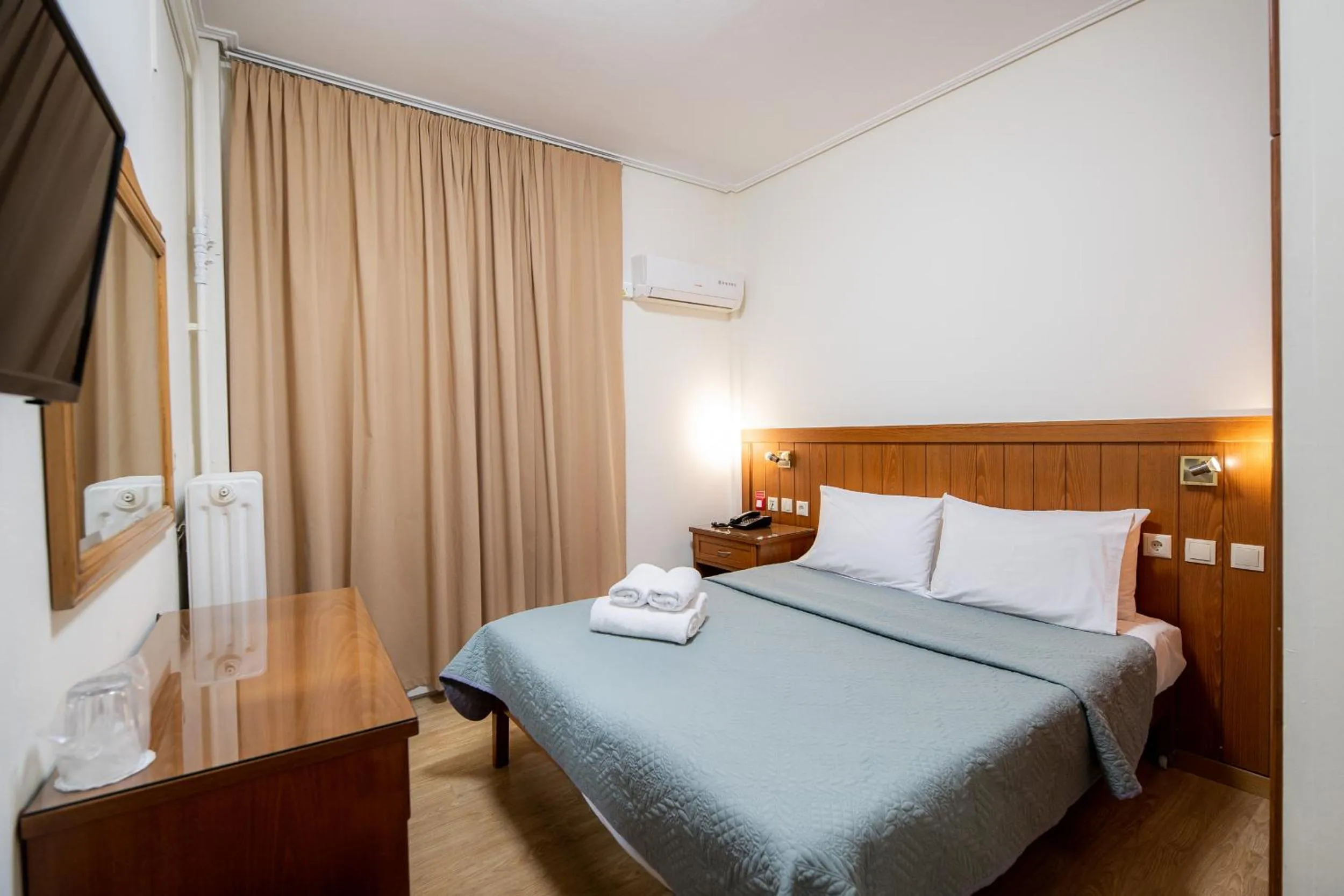 Bedroom, Bed in Hotel Philippos