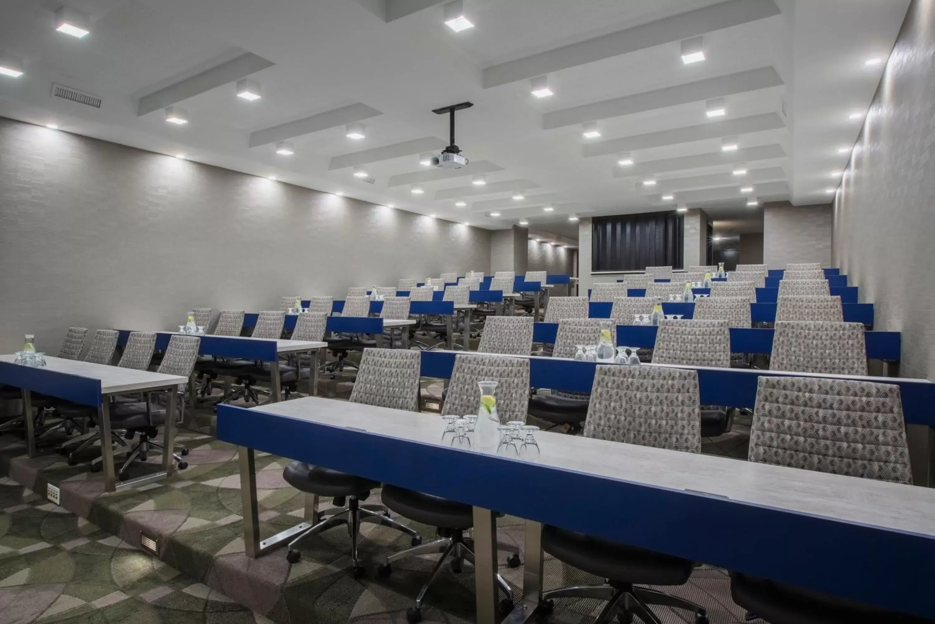 Meeting/conference room in Holiday Inn Winnipeg-South, an IHG Hotel