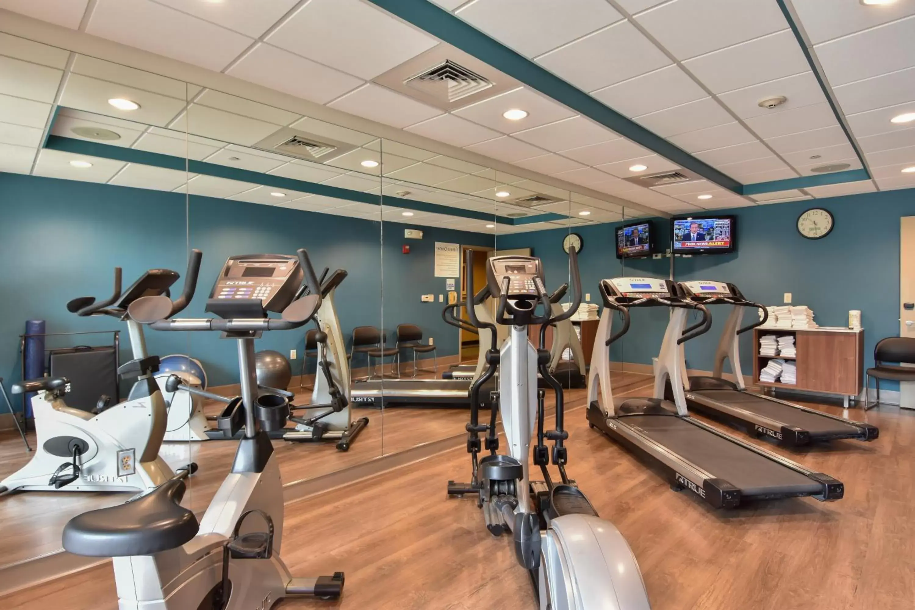 Spa and wellness centre/facilities, Fitness Center/Facilities in Holiday Inn Express and Suites Springfield Medical District, an IHG Hotel