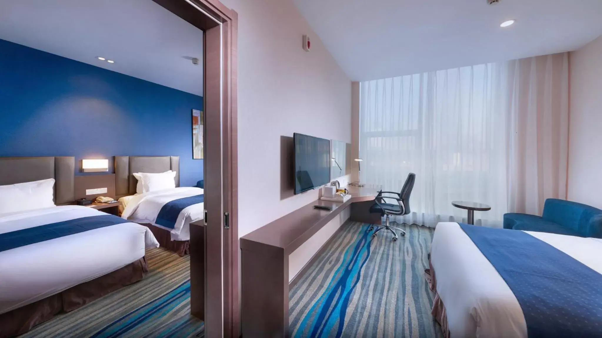 Photo of the whole room, Bed in Holiday Inn Express Shenyang North Station, an IHG Hotel
