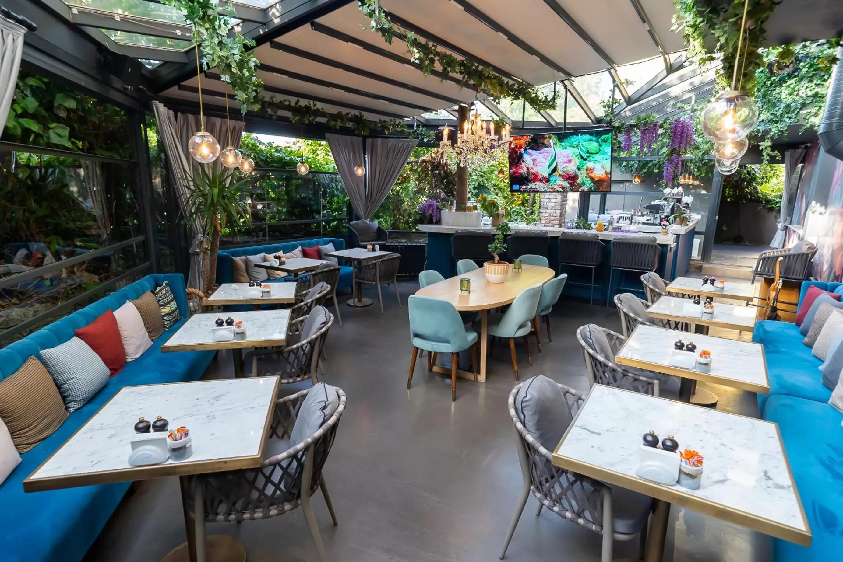 Garden, Restaurant/Places to Eat in Malta Bosphorus Hotel