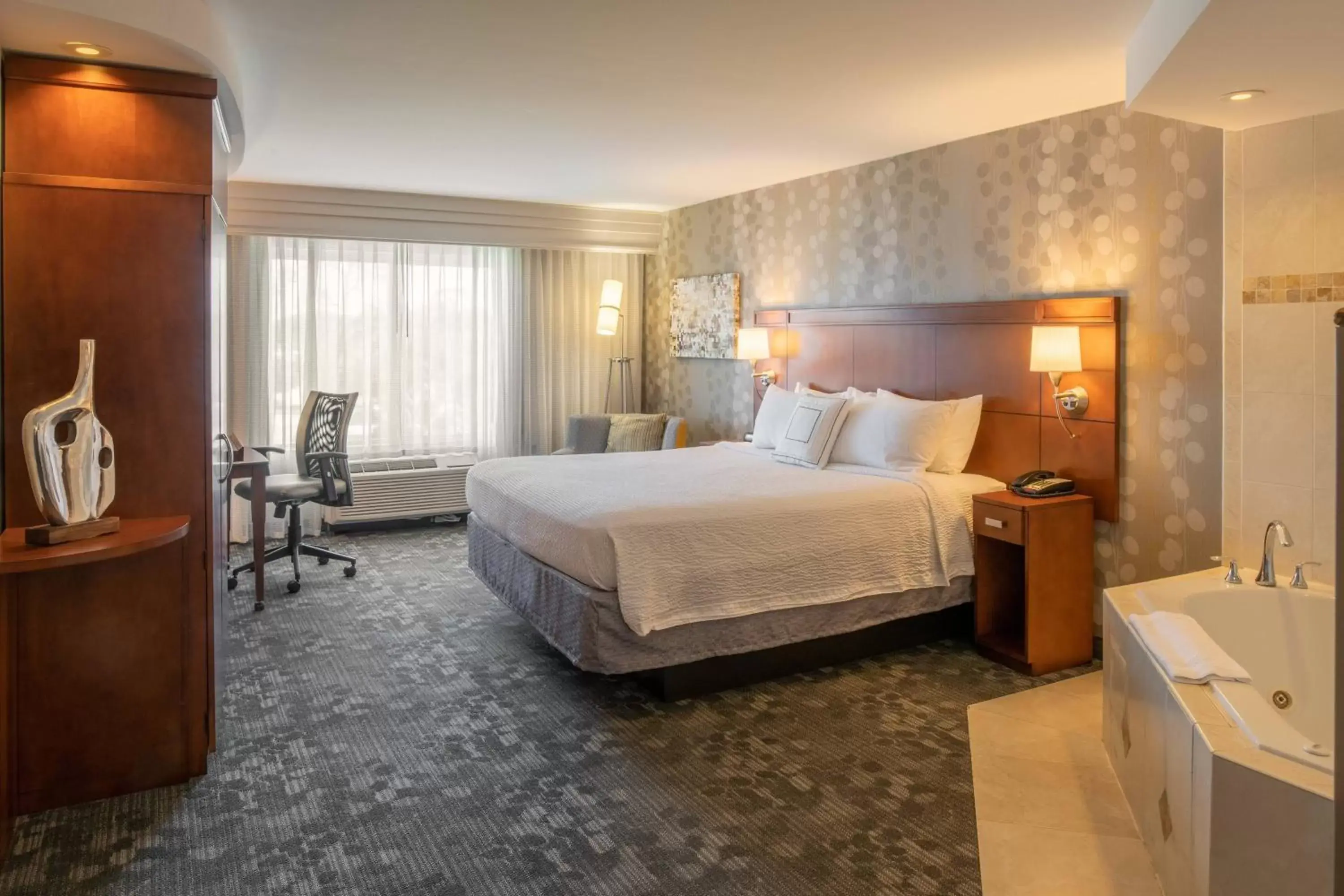 Guest room, 1 King, Whirlpool in Courtyard Jacksonville Orange Park Guest room, 1 King, Whirlpool in Courtyard Jacksonville Orange Park