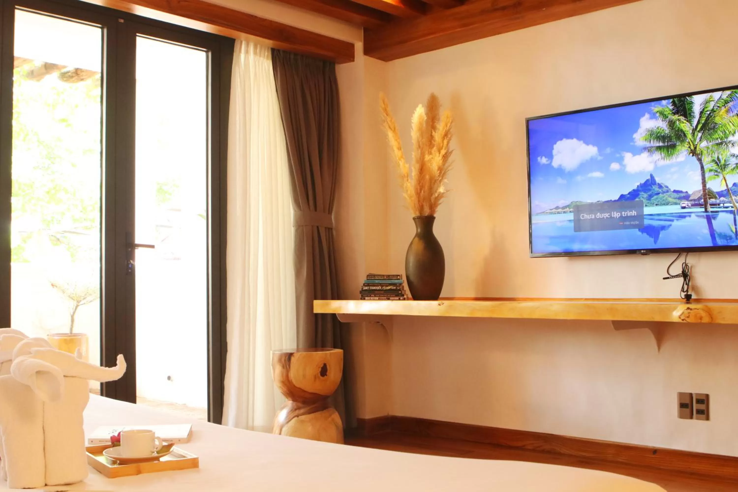 Bed in Duc Vuong Saigon Hotel - Bui Vien