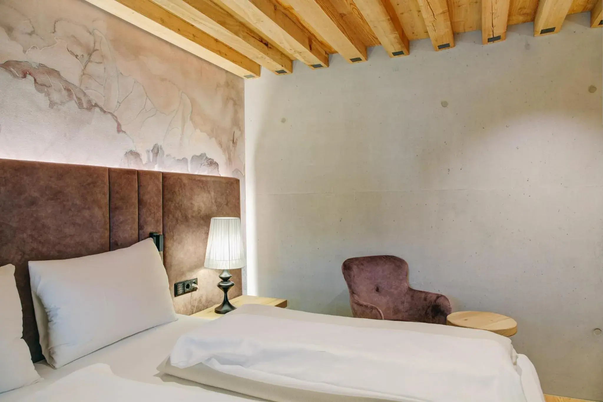 Bedroom, Bed in Boutique Hotel im Auracher Lochl