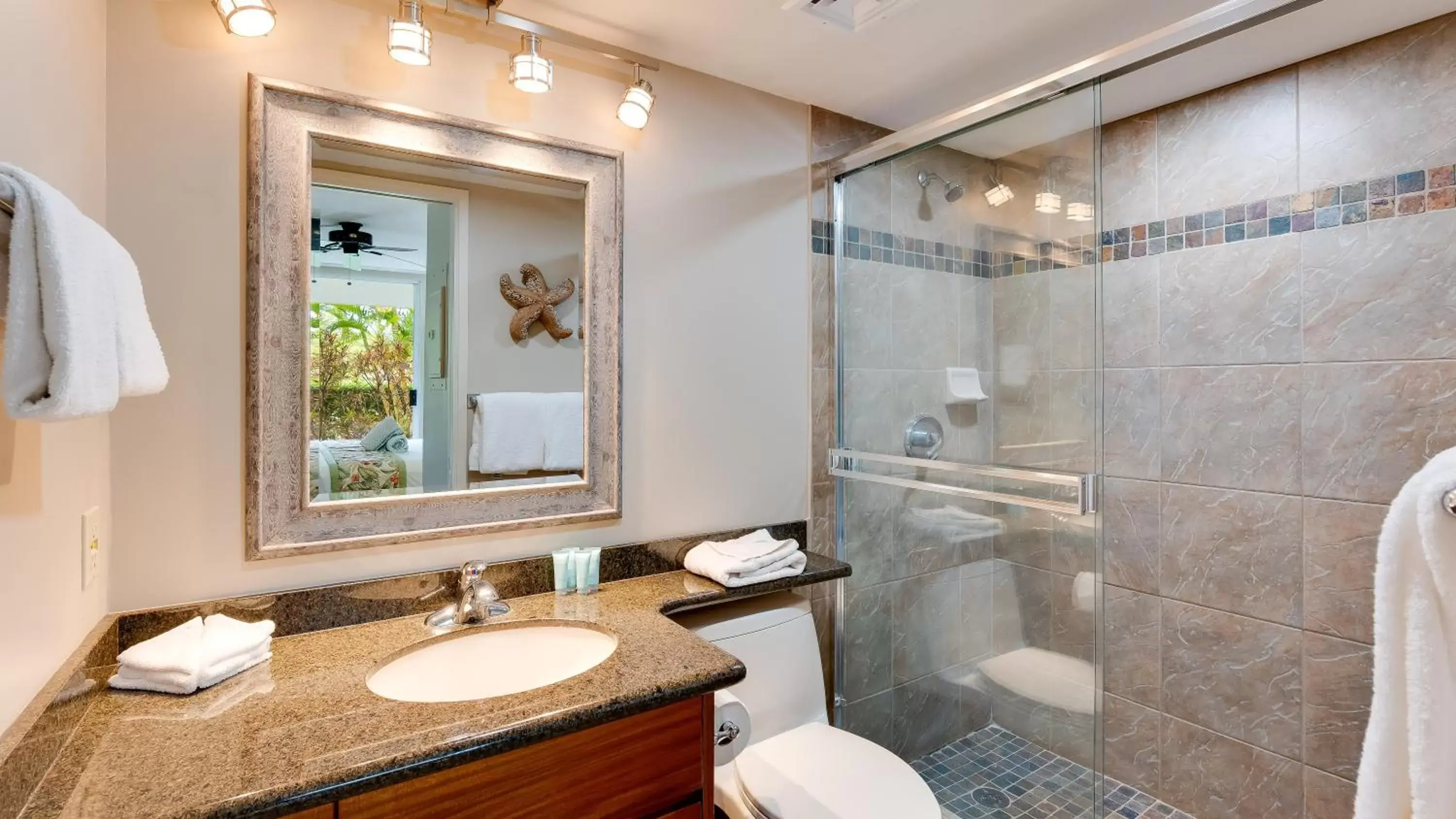 Bathroom in Castle Maui Banyan