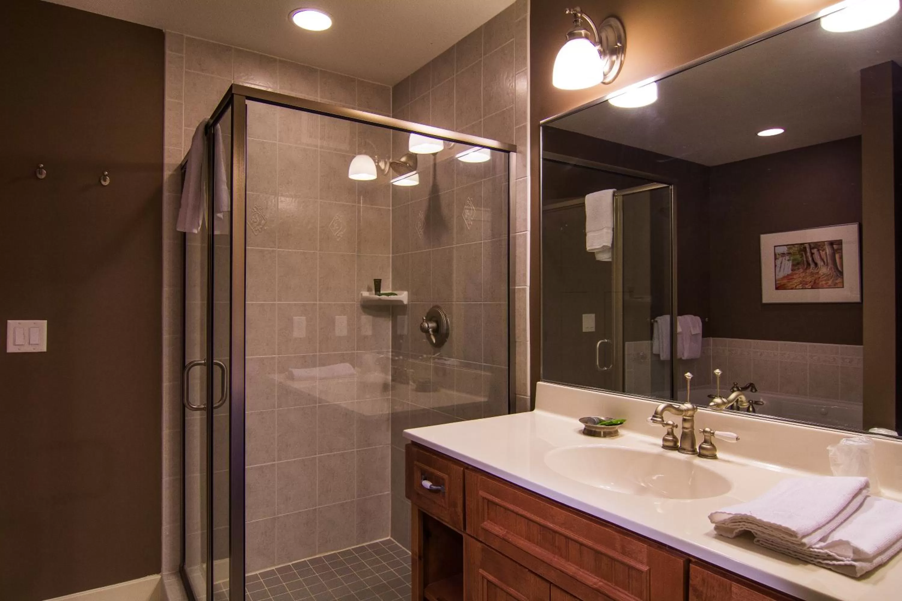 Shower, Bathroom in Larsmont Cottages