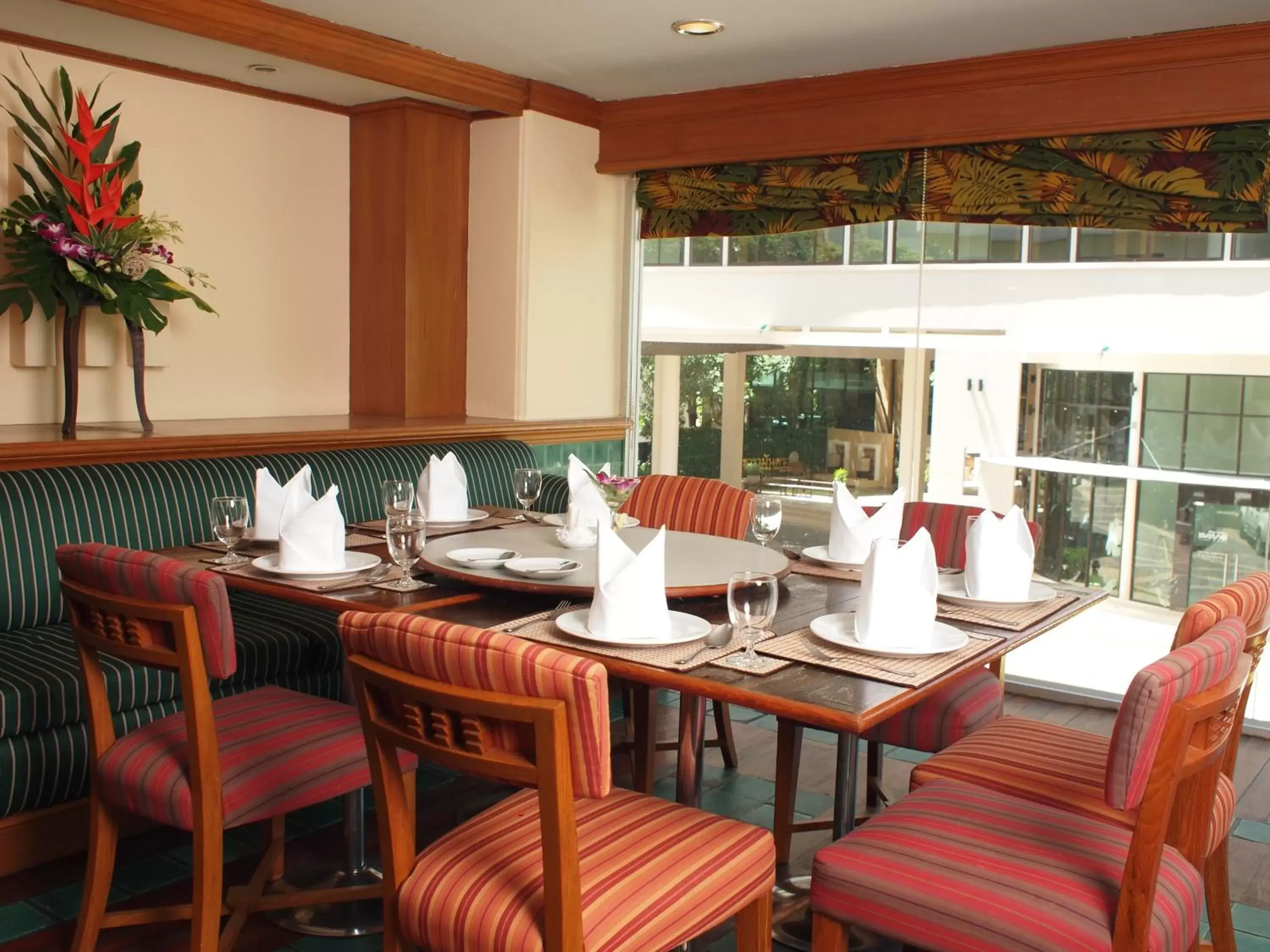 Restaurant/places to eat in Long Beach Cha-Am Hotel Restaurant/places to eat in Long Beach Cha-Am Hotel