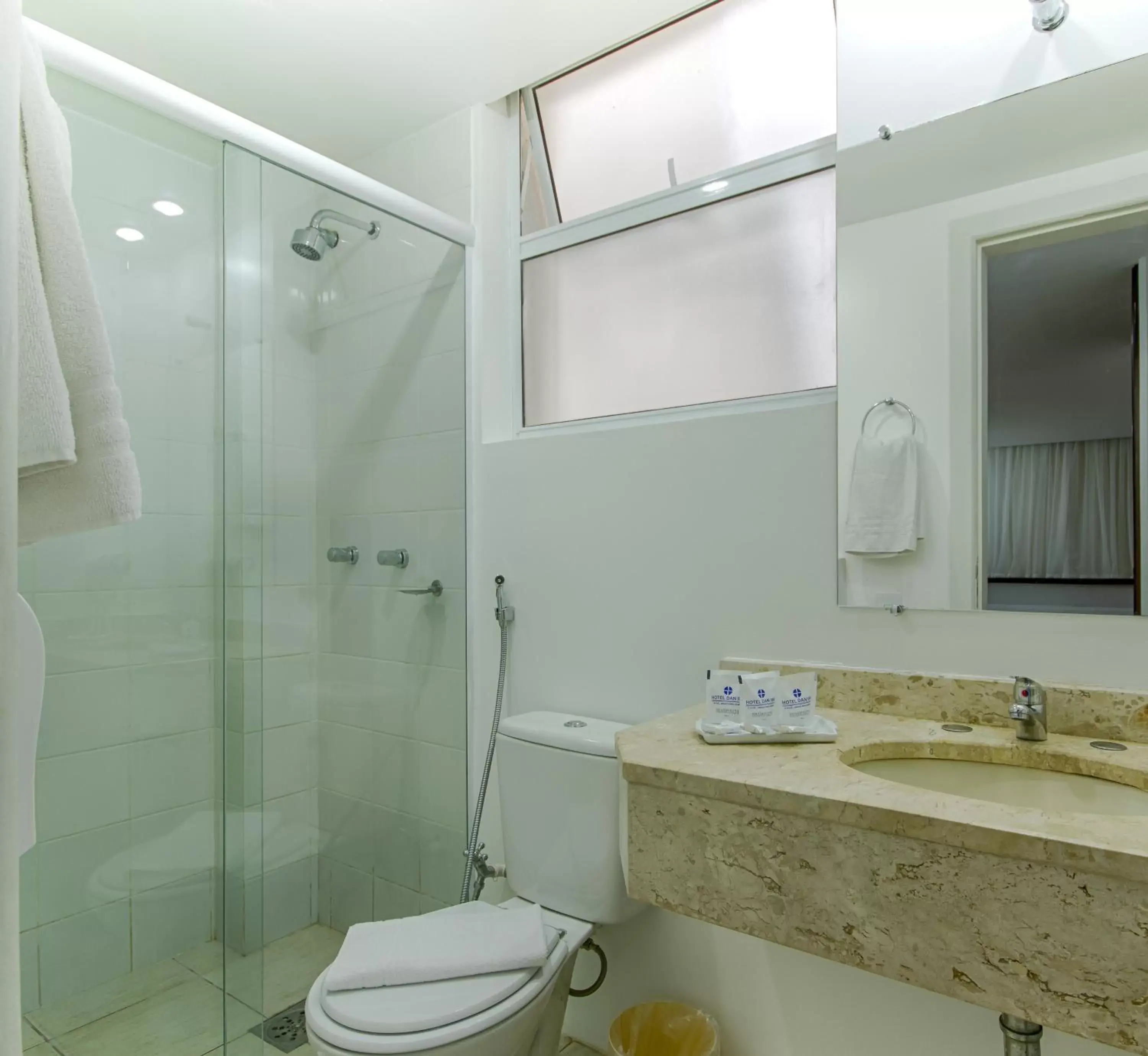 Shower, Bathroom in Dan Inn Curitiba Centro