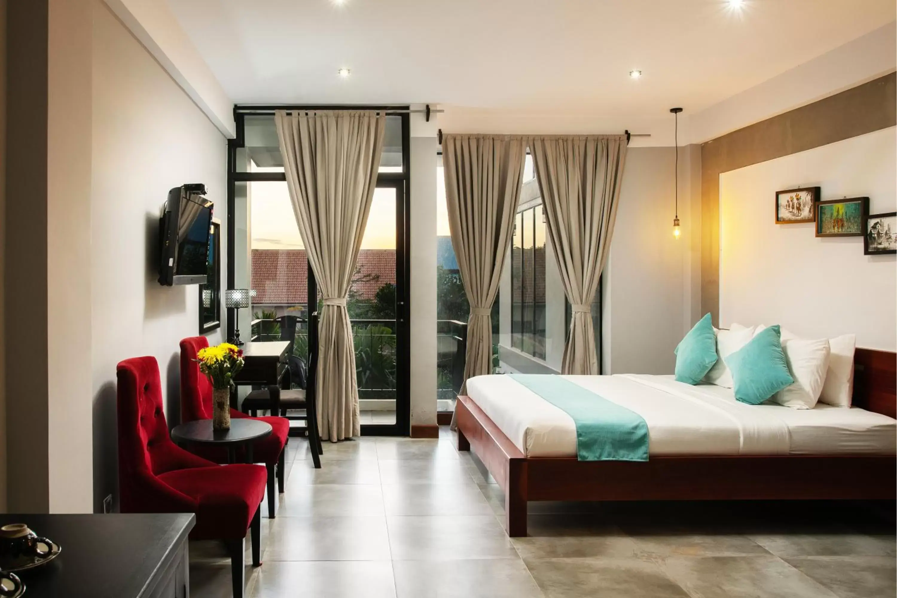 Pool view, Bed in CENTRAL BLANCHE Residence Pool view, Bed in CENTRAL BLANCHE Residence