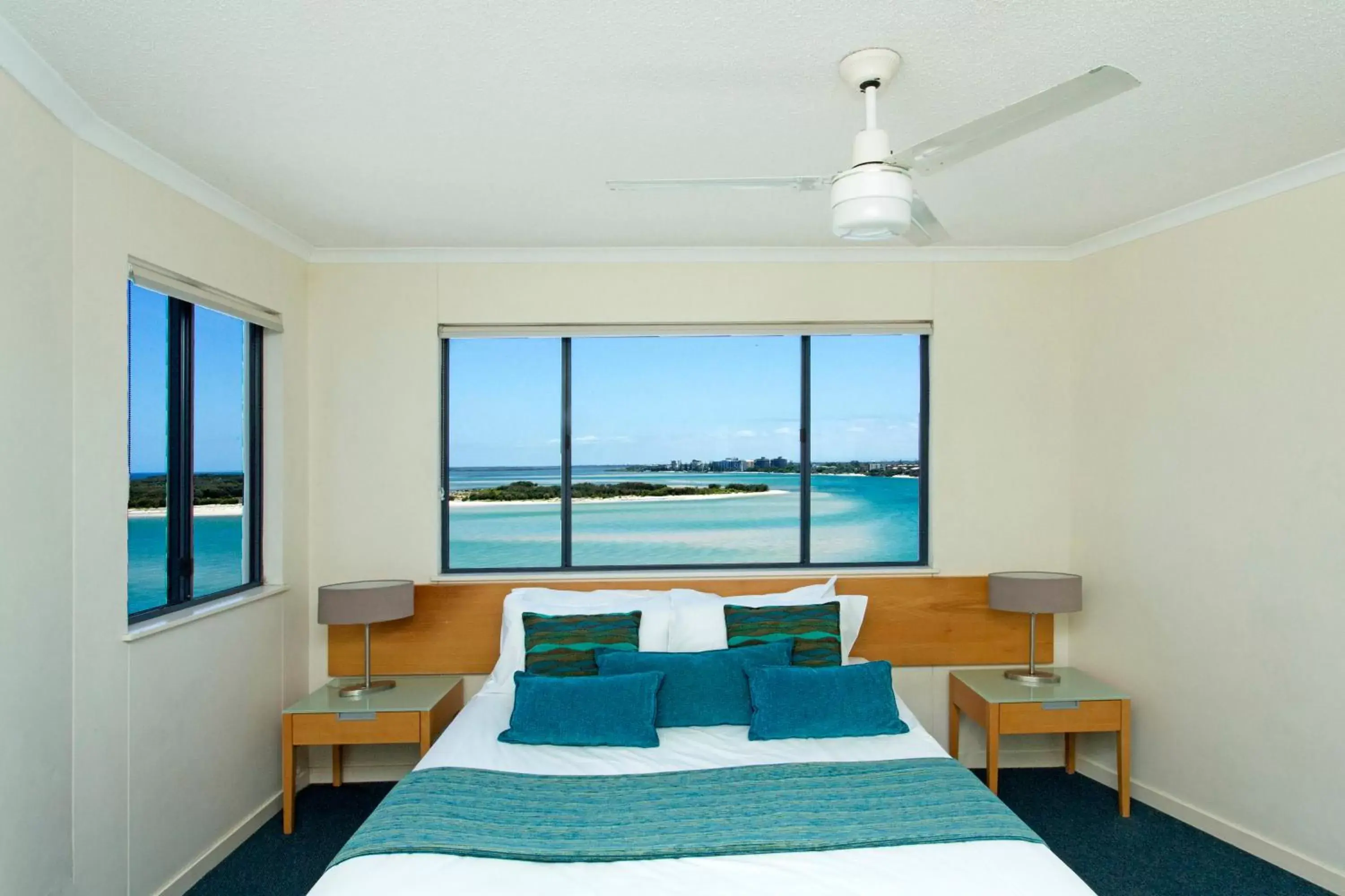 Bedroom, Bed in BreakFree Grand Pacific