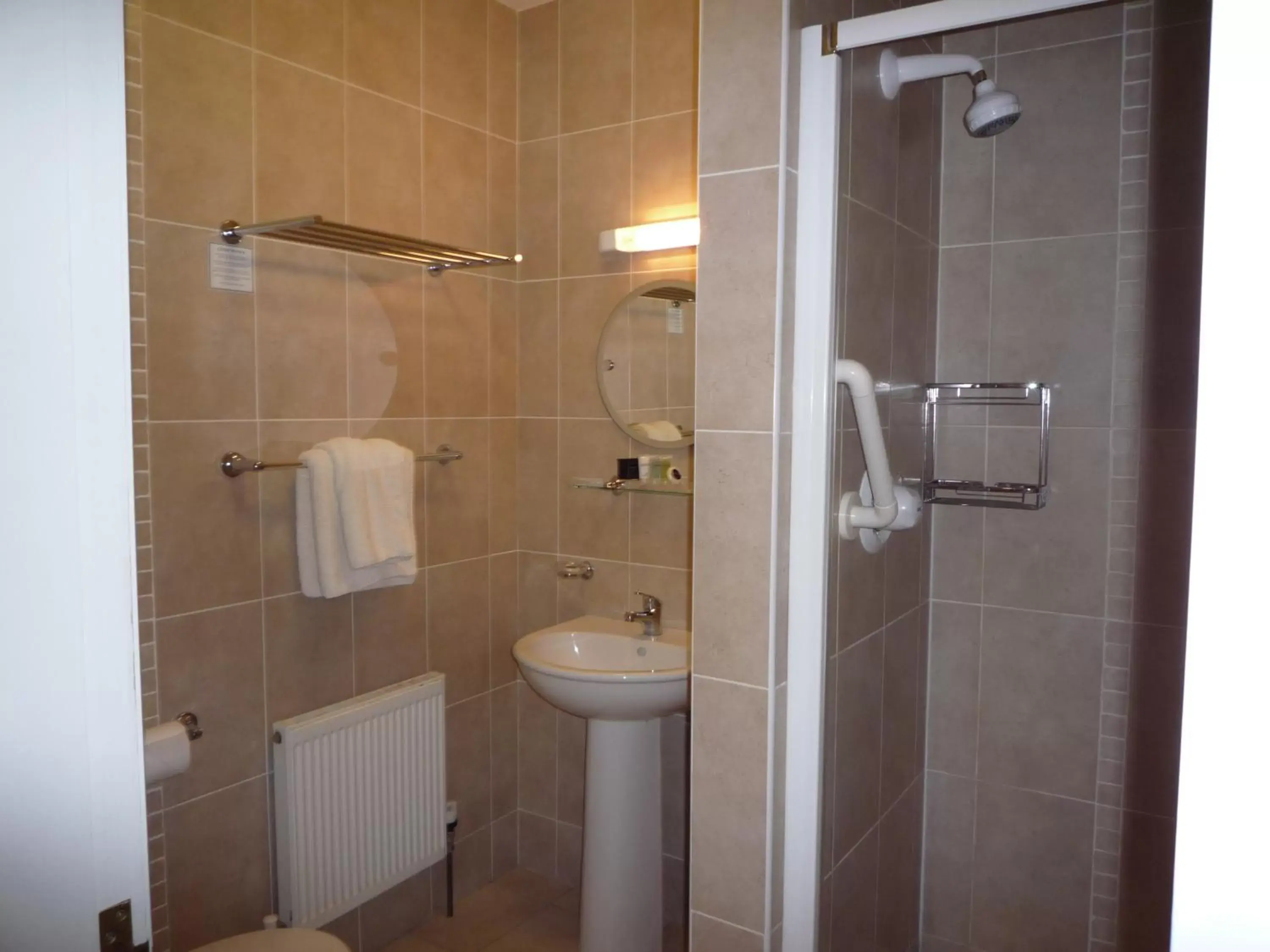 Bathroom in Avlon House Bed and Breakfast