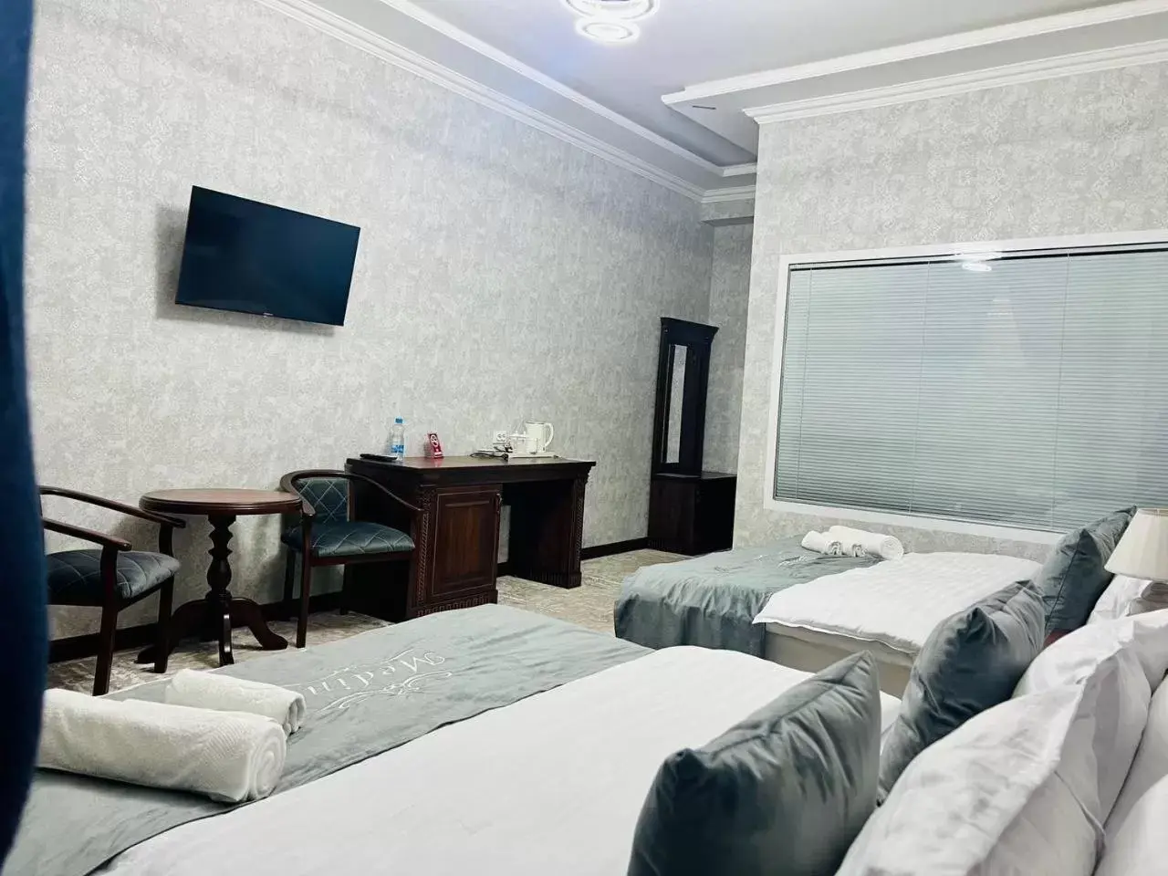 Bed, TV/Entertainment Center in Medina Hotel Samarkand