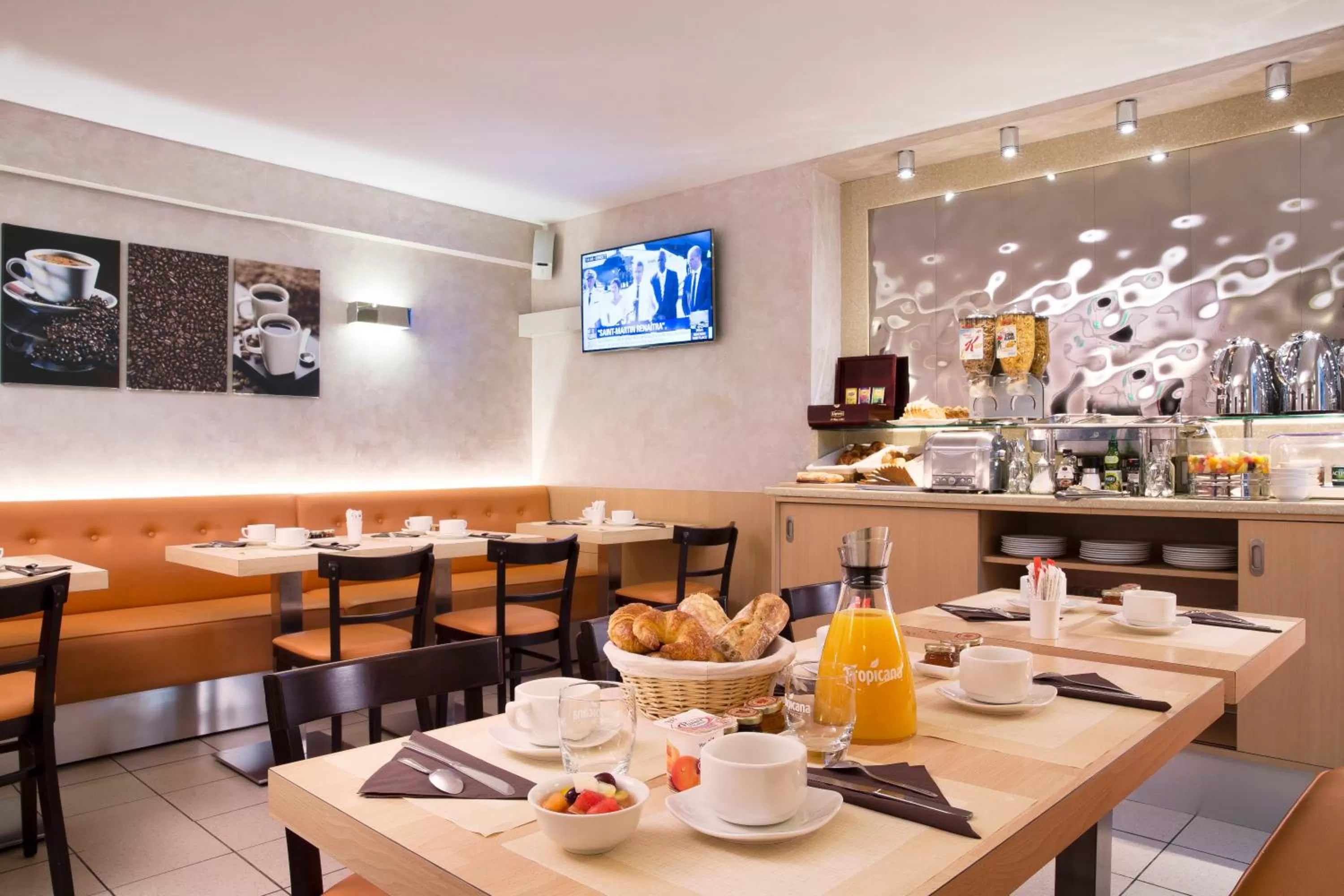 Restaurant/places to eat in Europe Hotel Paris Eiffel