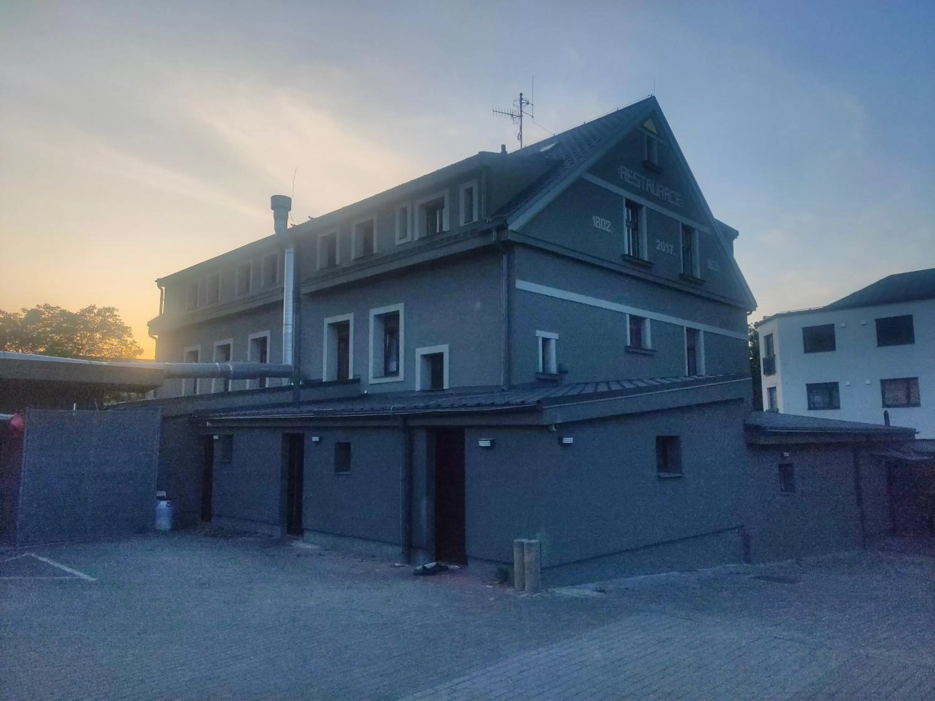 Sun-House Pension - ParkingFree Limited spaces-