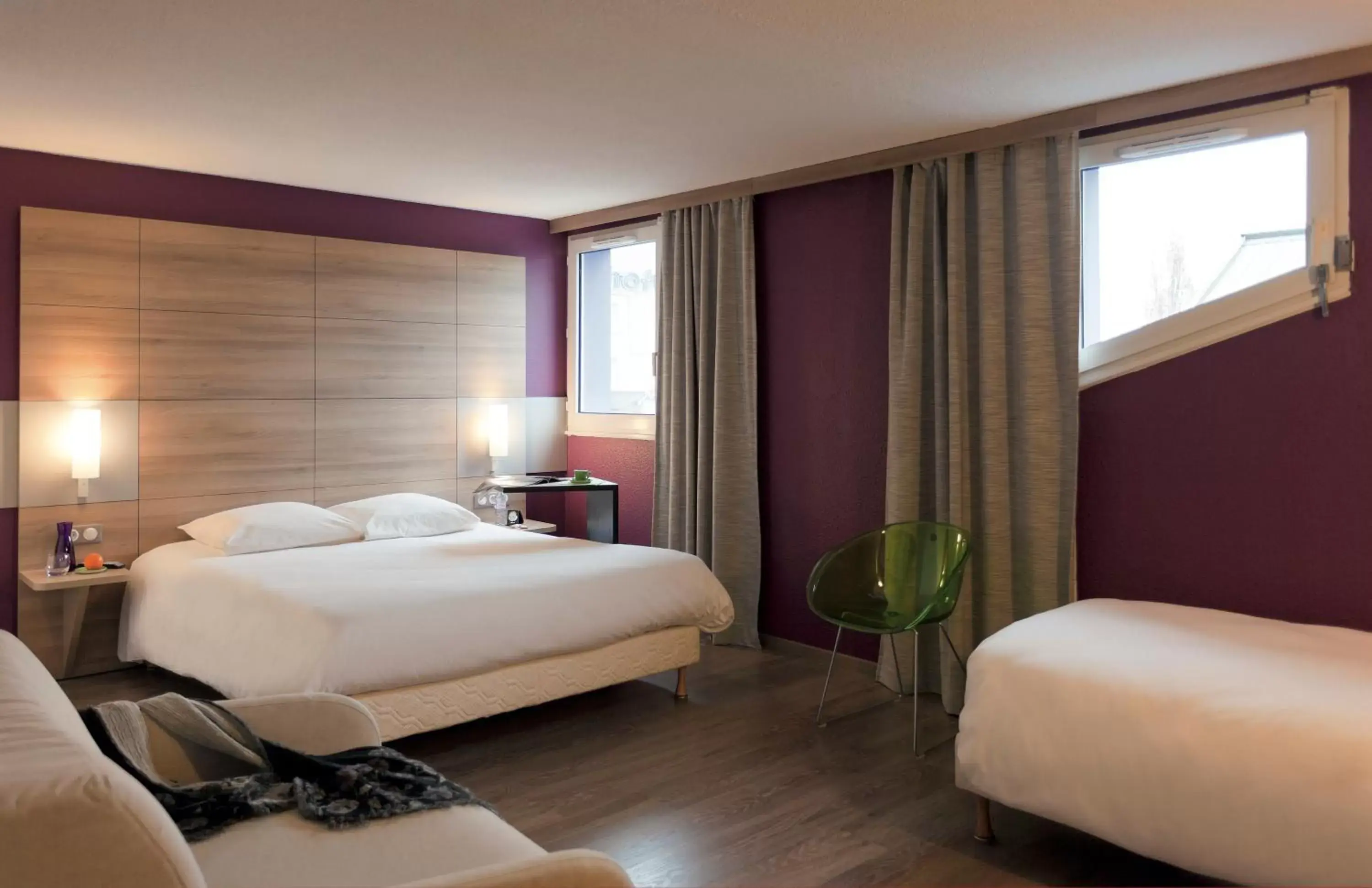 Photo of the whole room, Bed in ibis styles Brive Ouest