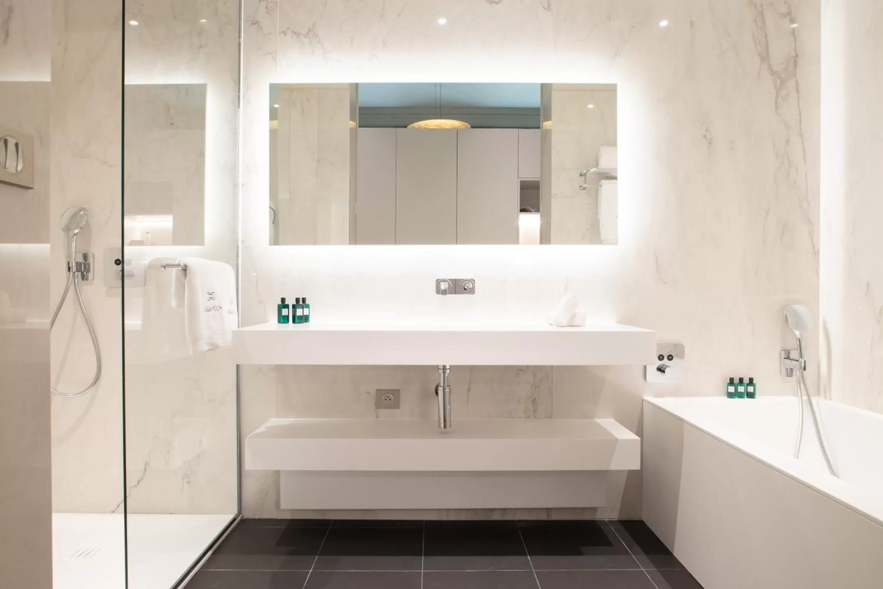 Bathroom in Villas Foch Boutique Hotel & Spa Bordeaux